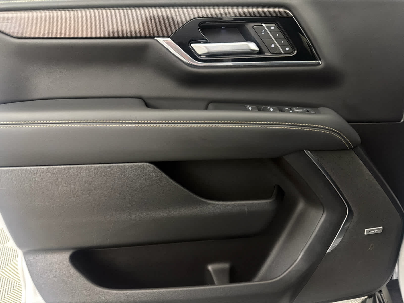 2025 GMC Yukon Elevation