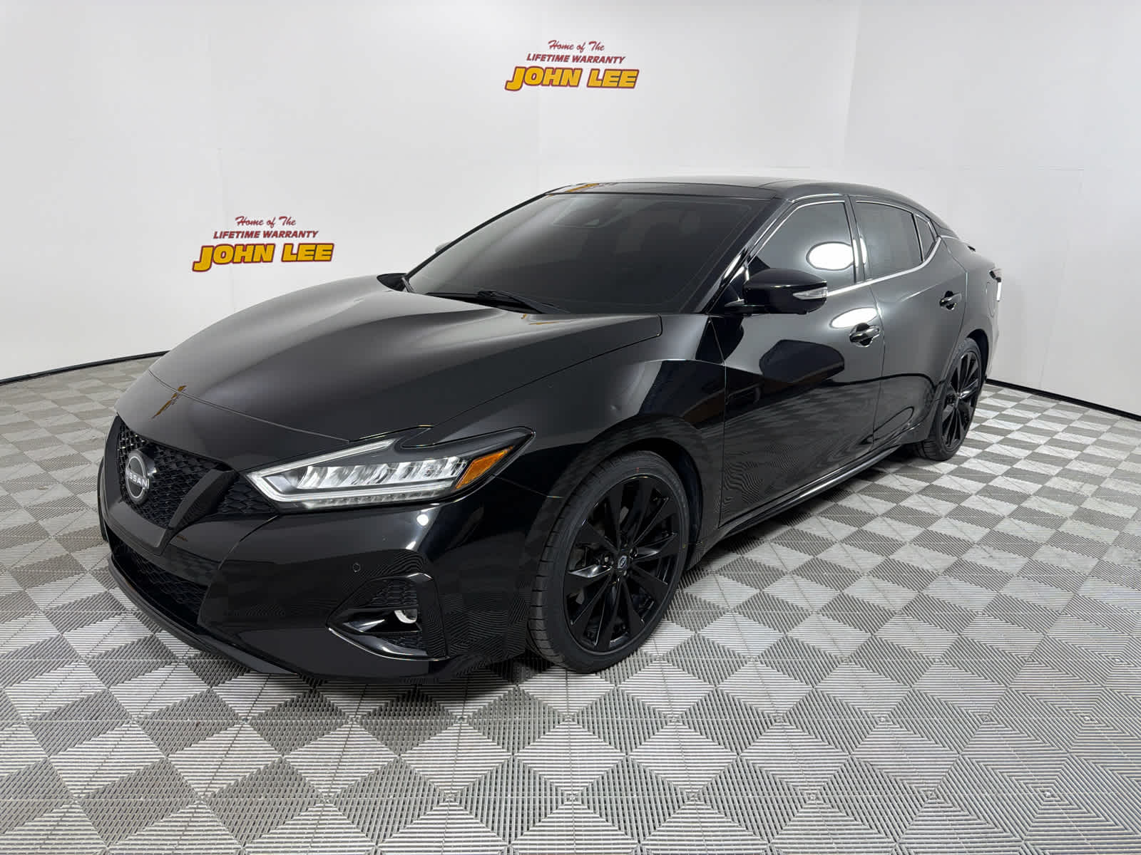 2023 Nissan Maxima SR