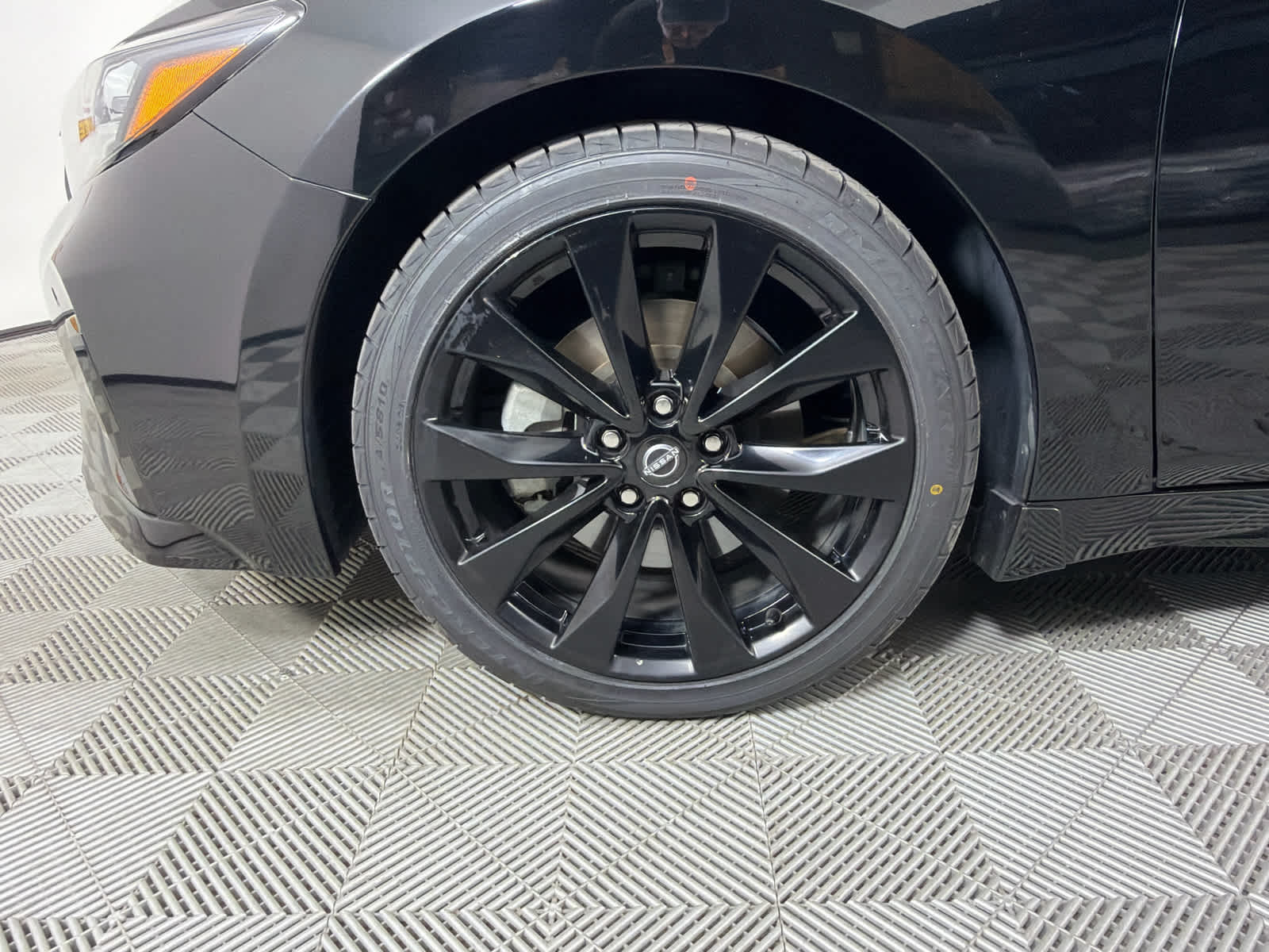 2023 Nissan Maxima SR