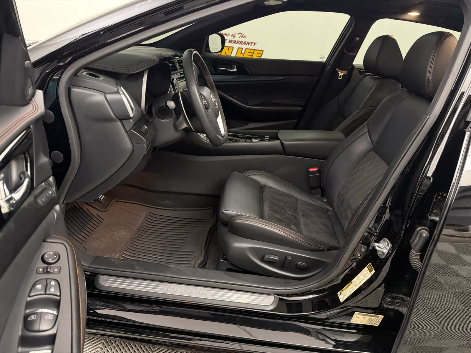 2023 Nissan Maxima SR