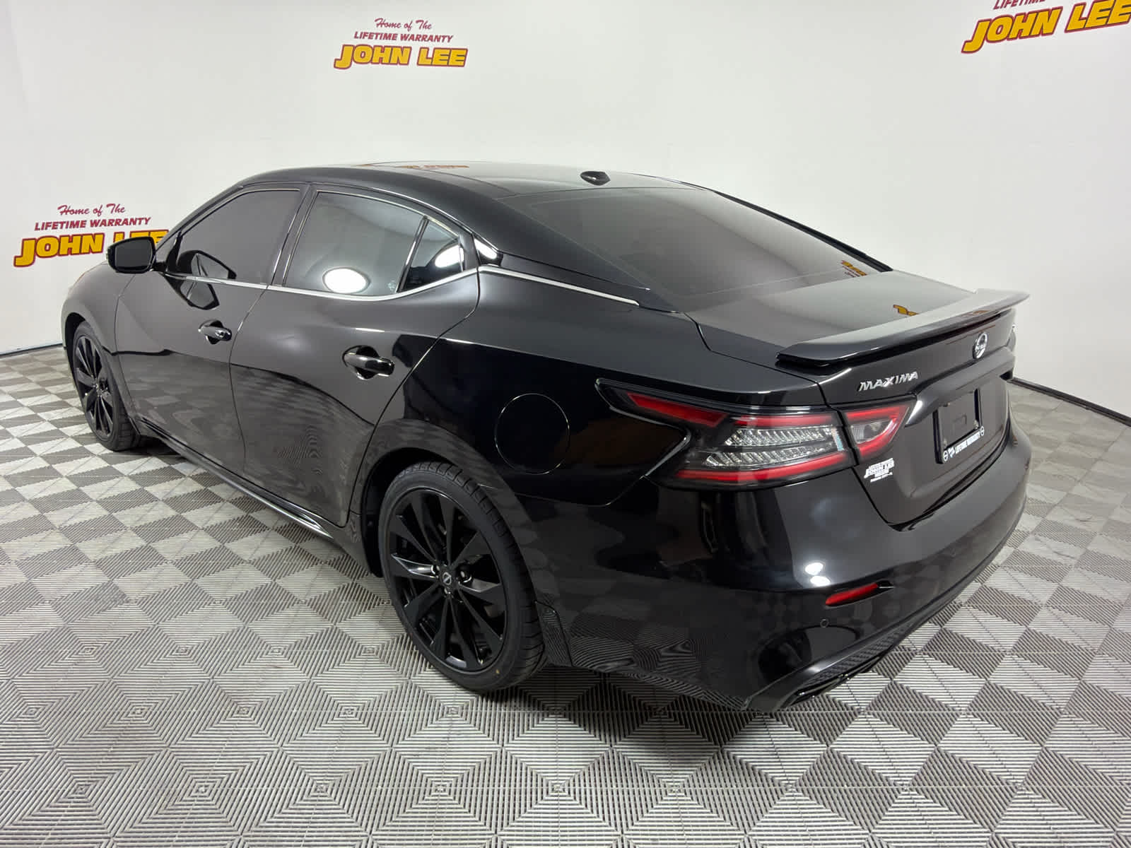 2023 Nissan Maxima SR
