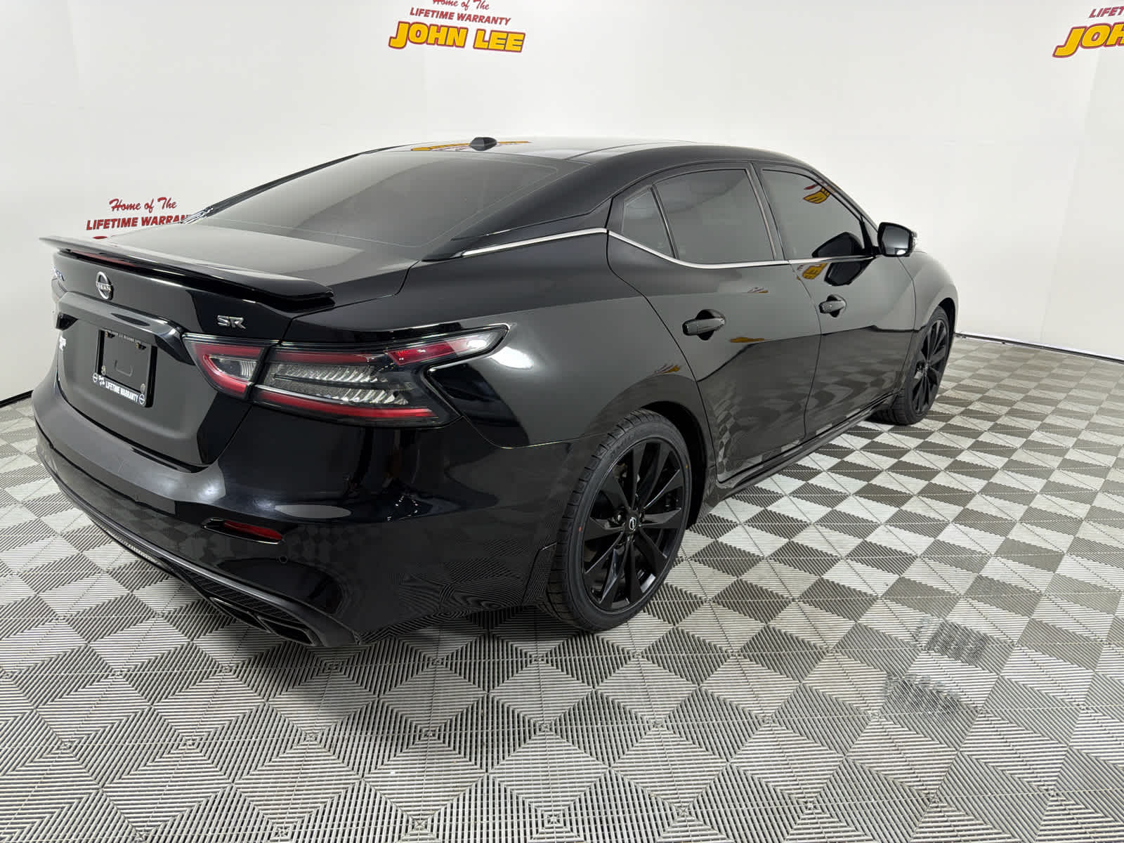 2023 Nissan Maxima SR