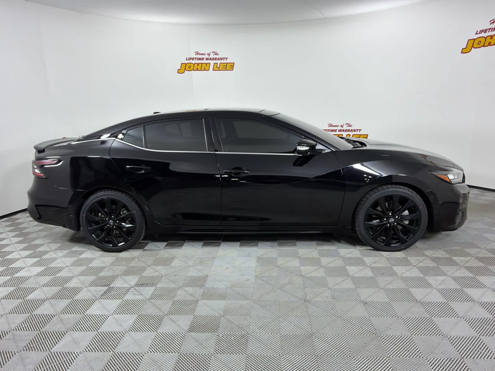2023 Nissan Maxima SR