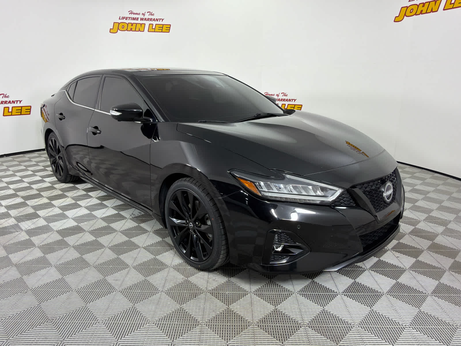 2023 Nissan Maxima SR