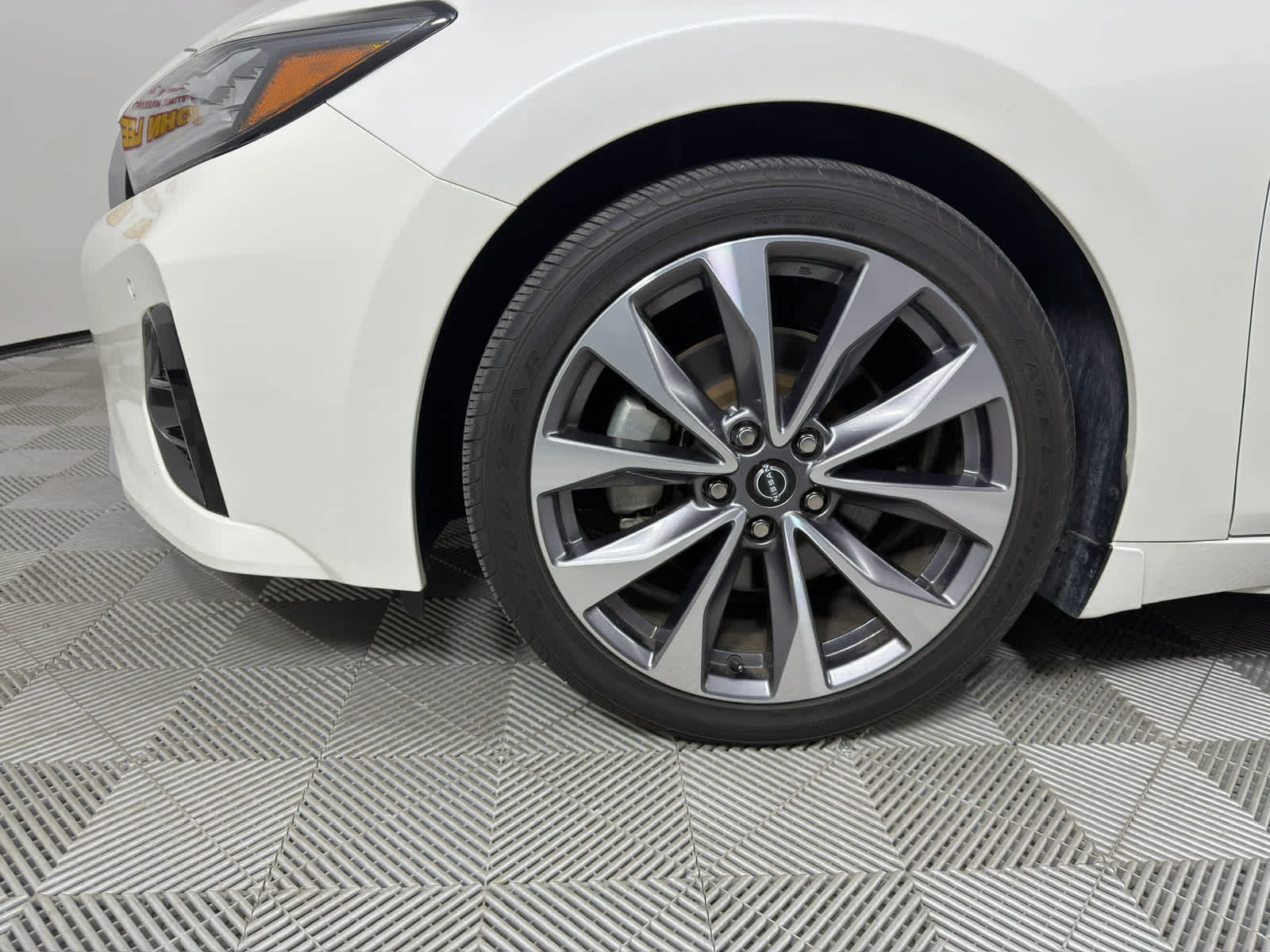 2023 Nissan Maxima Platinum