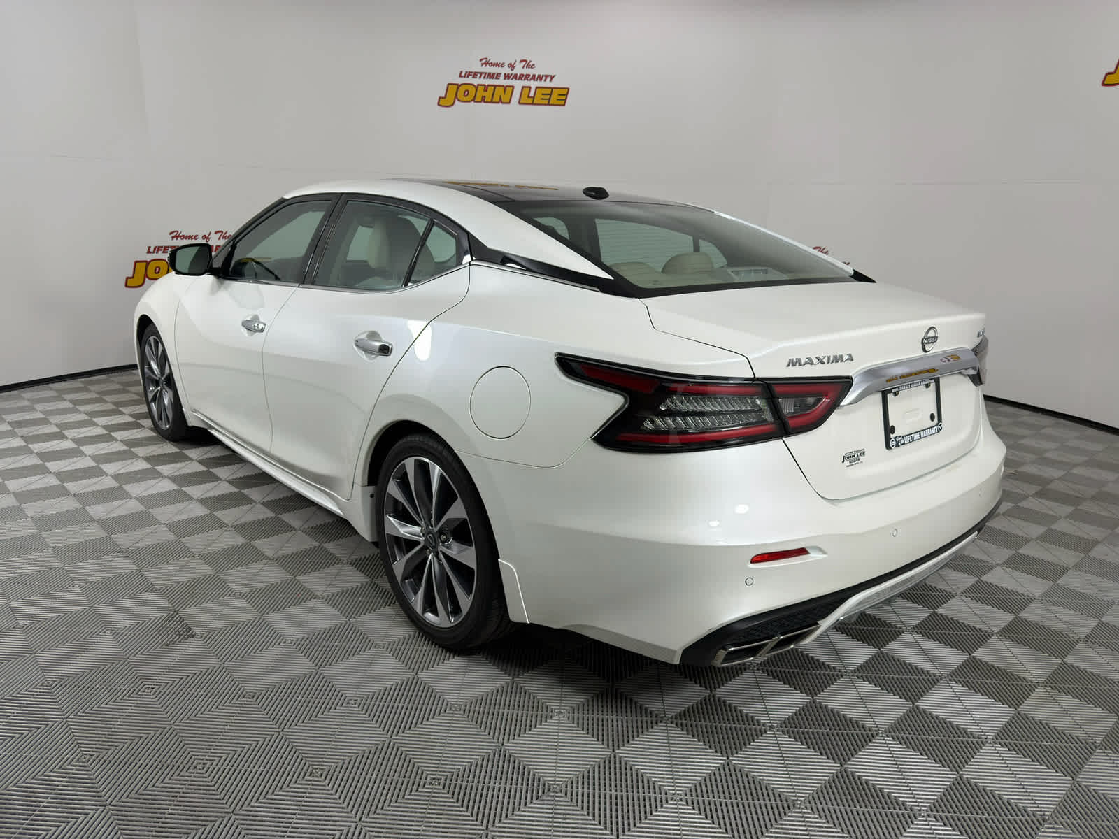 2023 Nissan Maxima Platinum