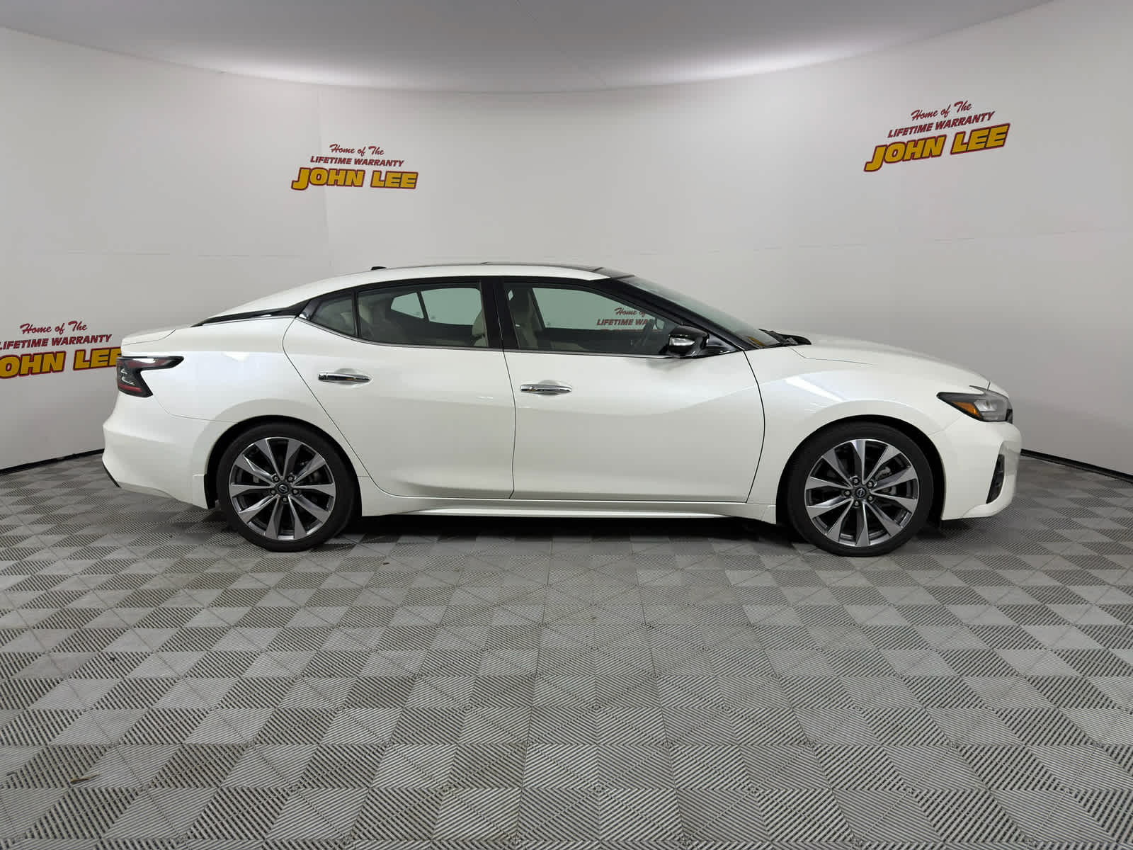 2023 Nissan Maxima Platinum