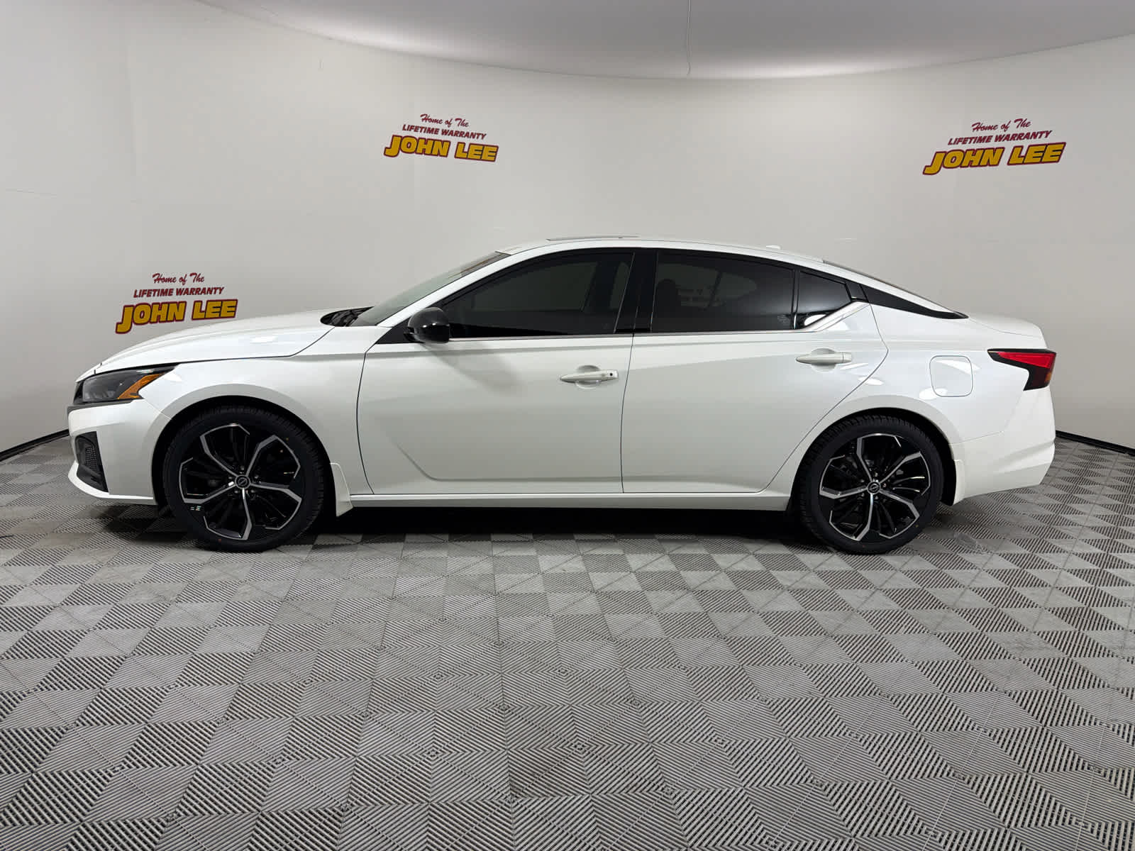 2024 Nissan Altima SR