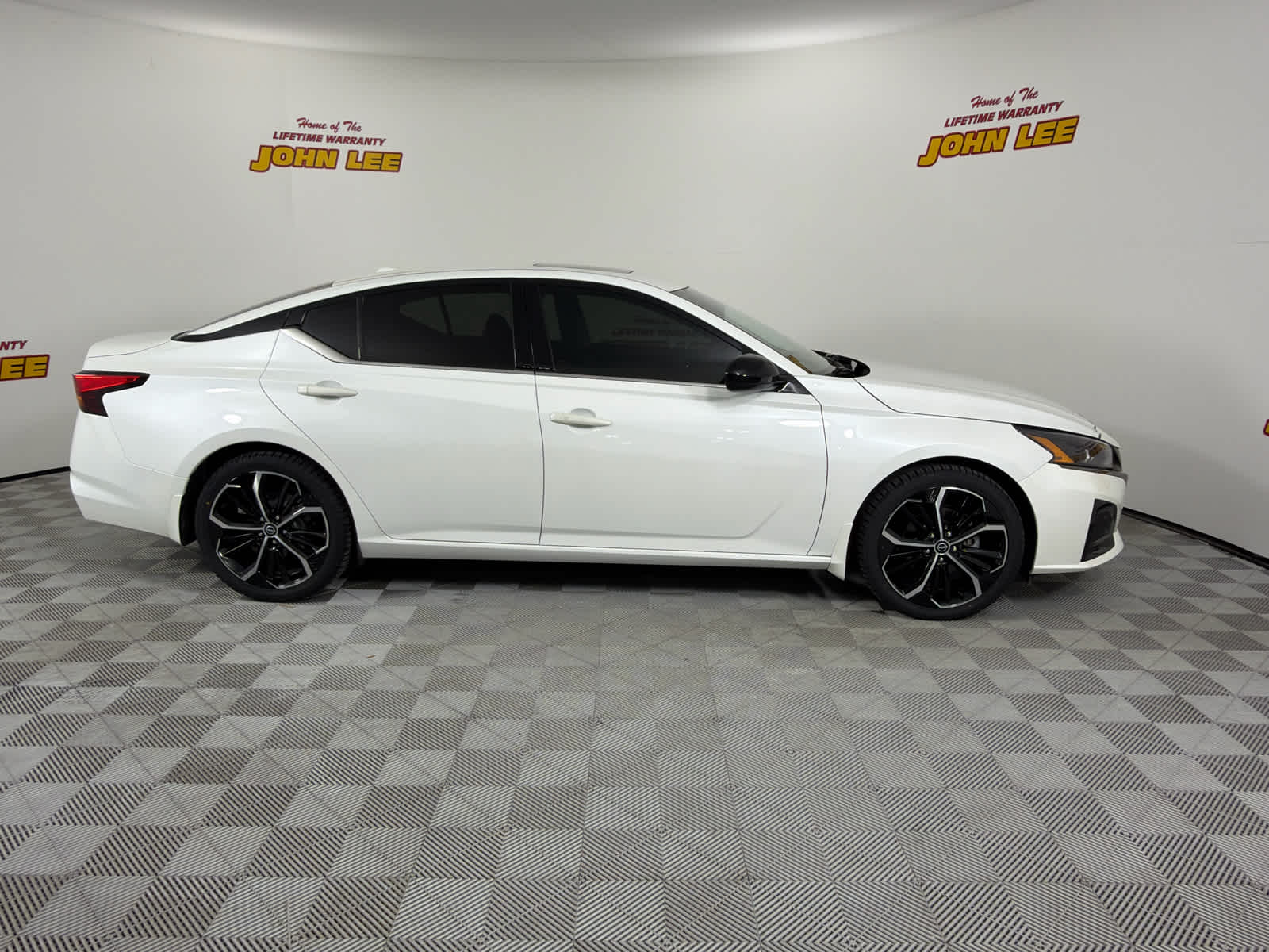 2024 Nissan Altima SR