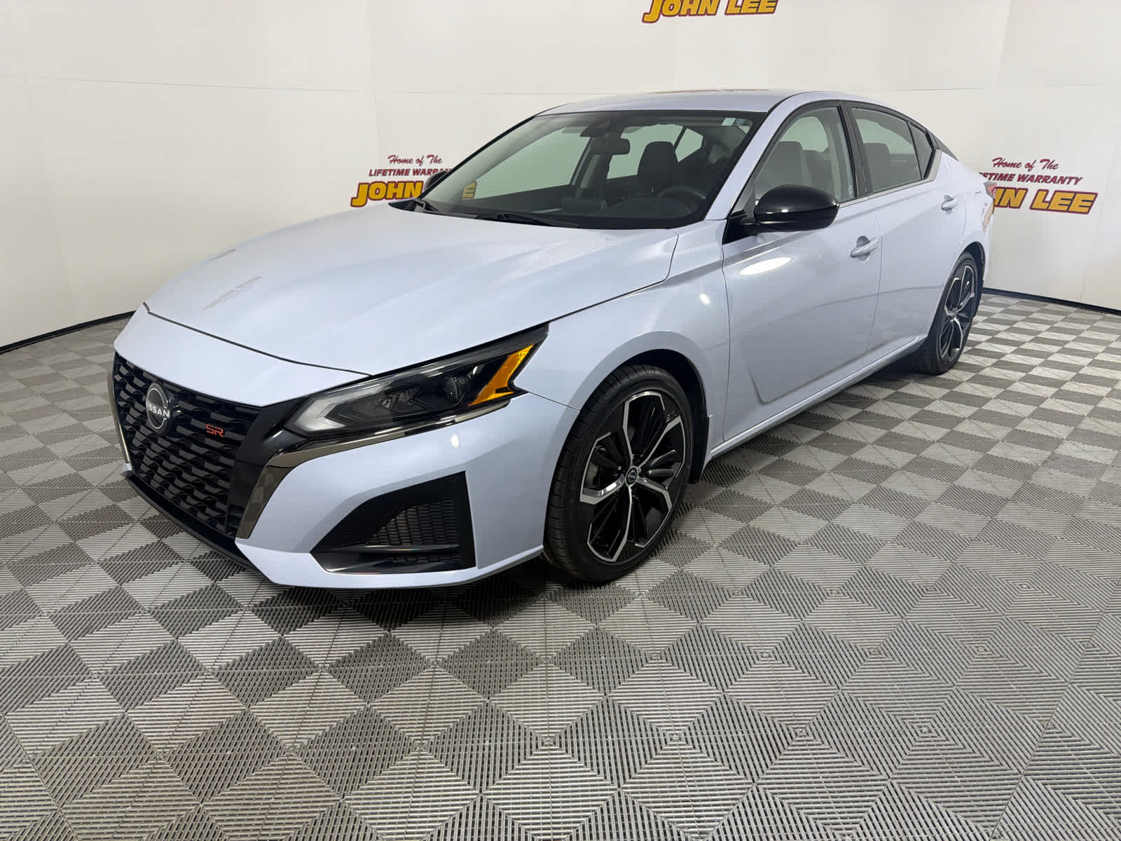 2023 Nissan Altima SR