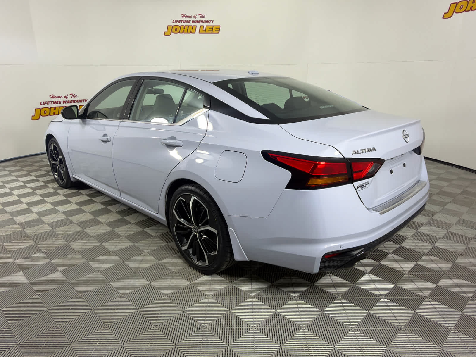 2023 Nissan Altima SR