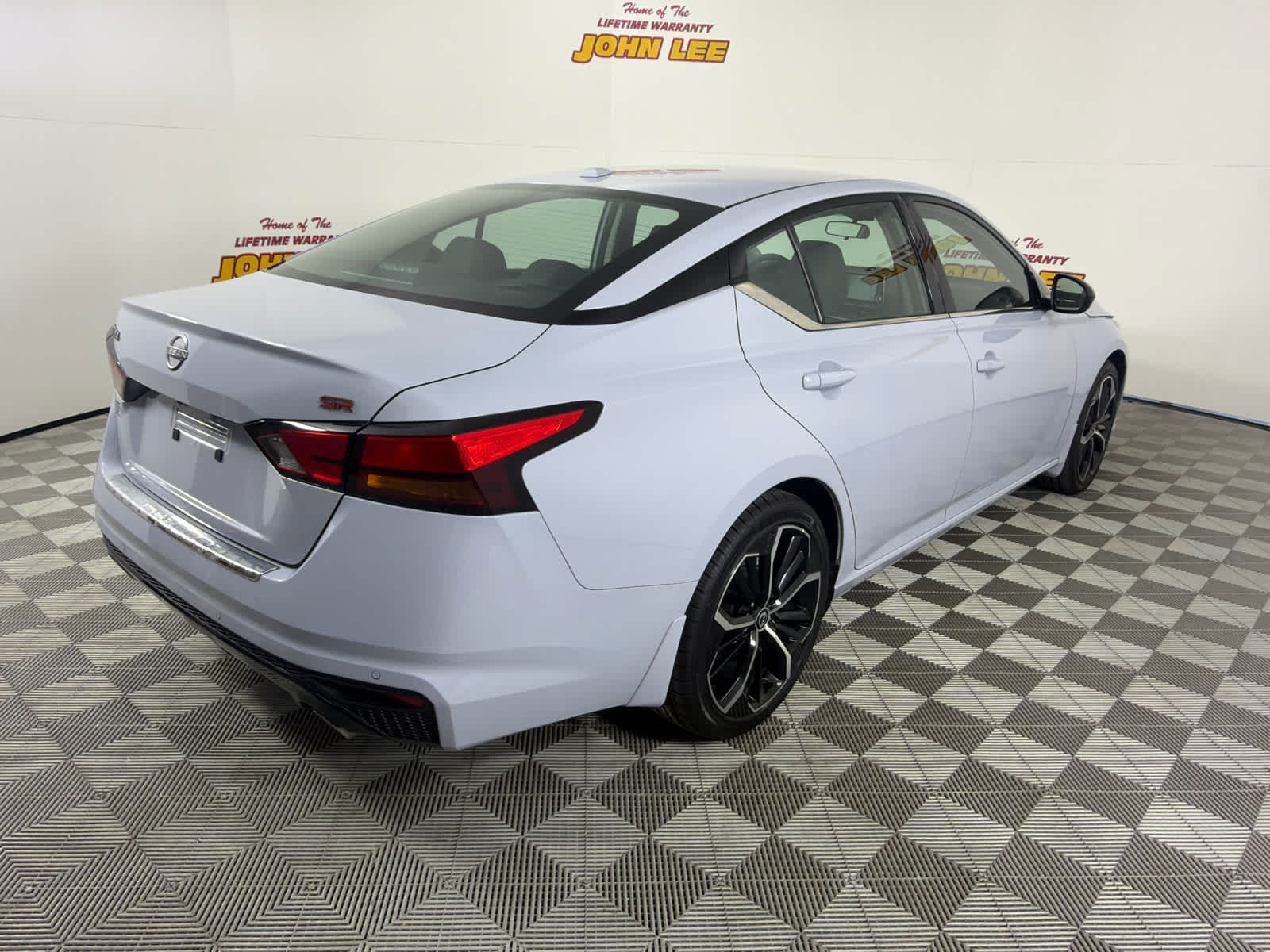 2023 Nissan Altima SR