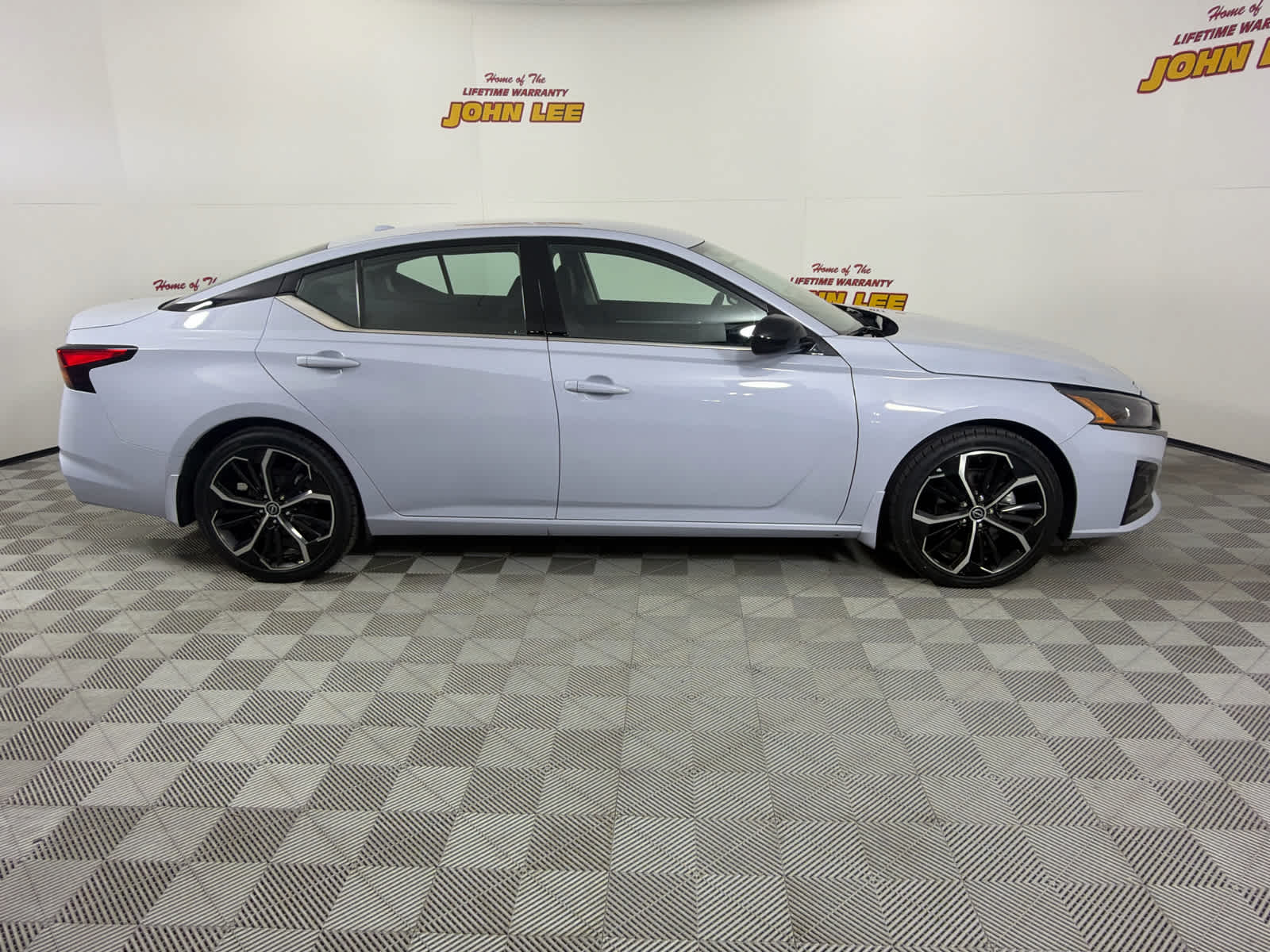 2023 Nissan Altima SR