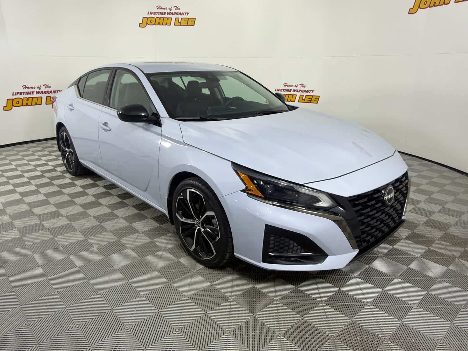 2023 Nissan Altima SR