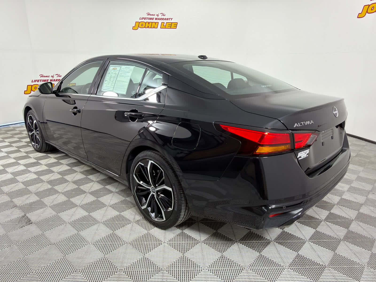 2025 Nissan Altima SR