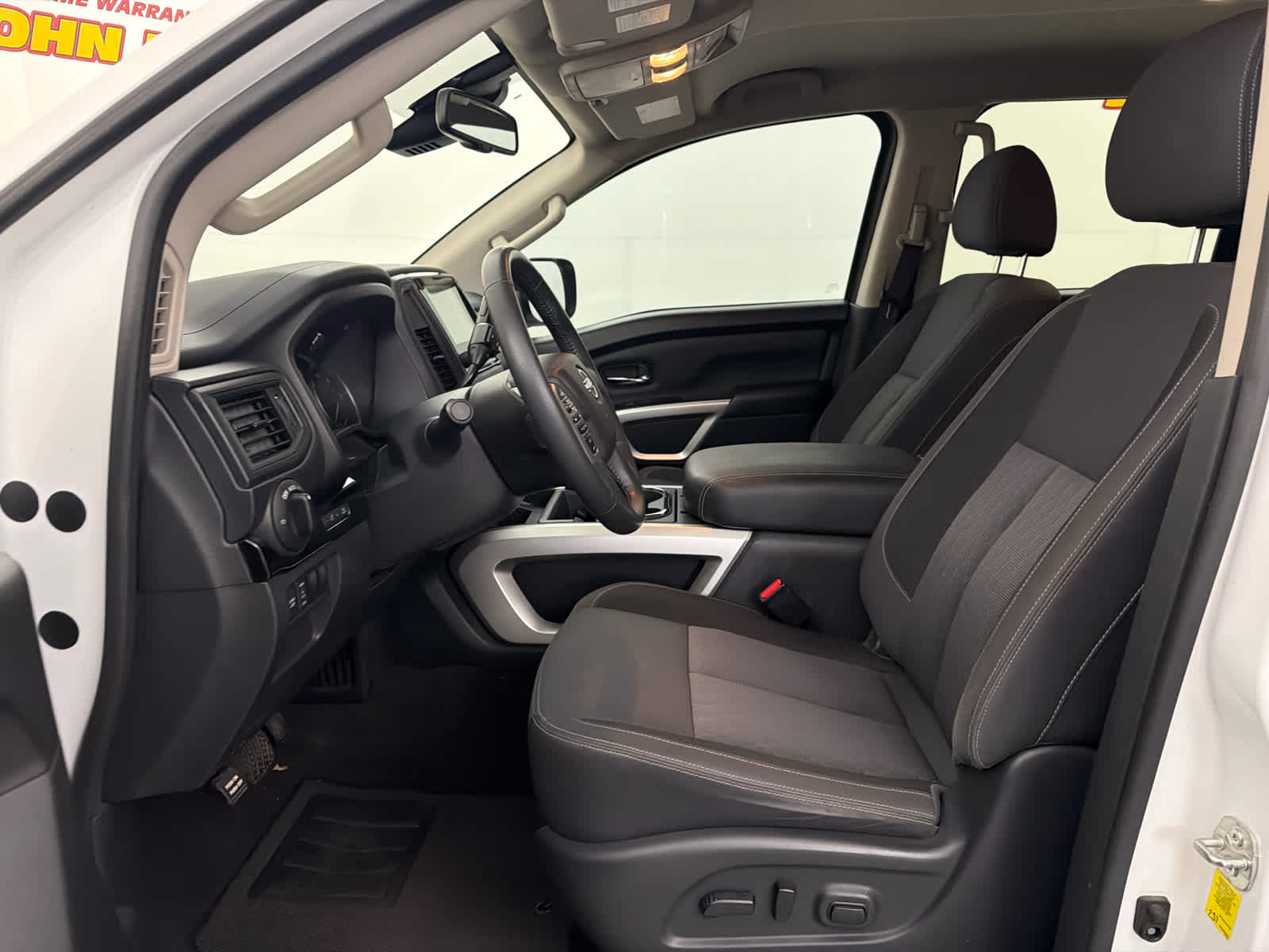 2023 Nissan Titan SV