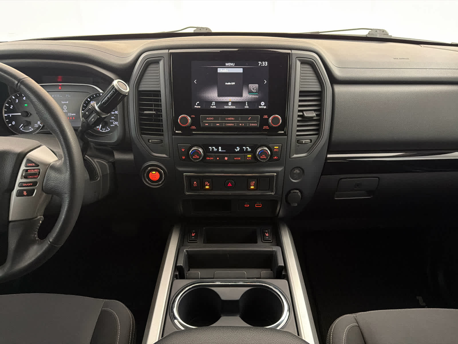 2023 Nissan Titan SV