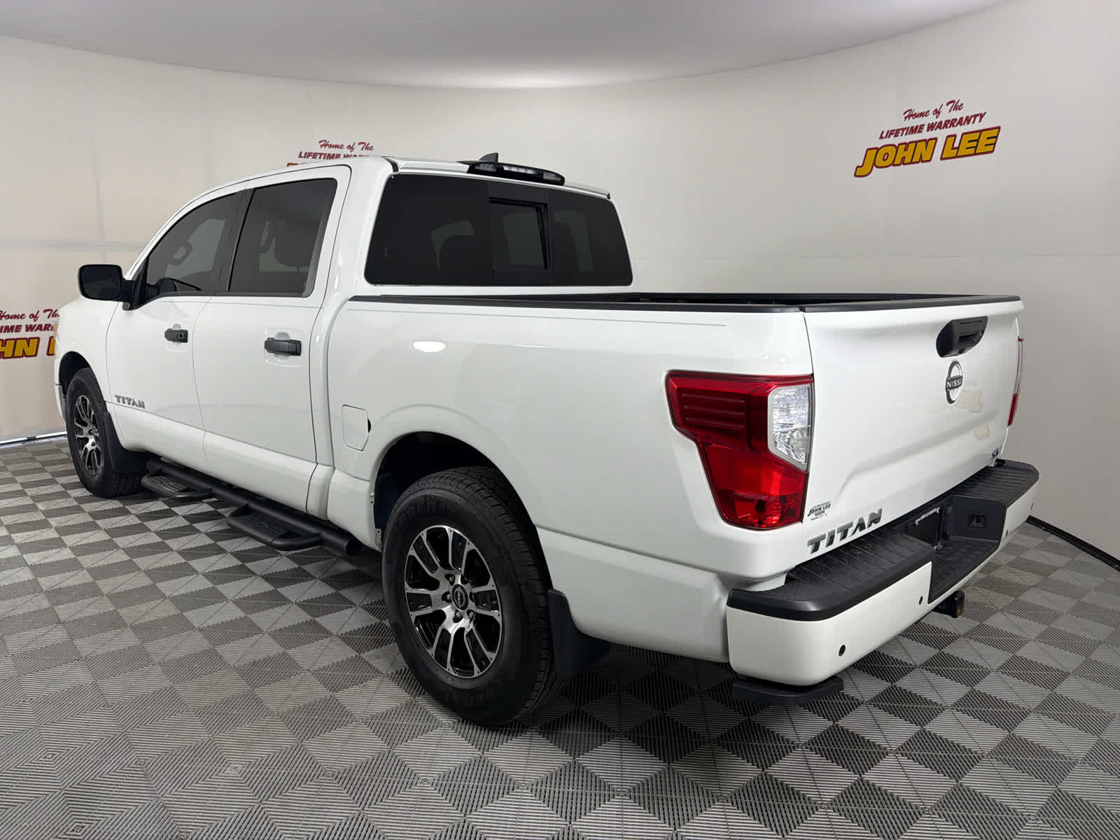 2023 Nissan Titan SV