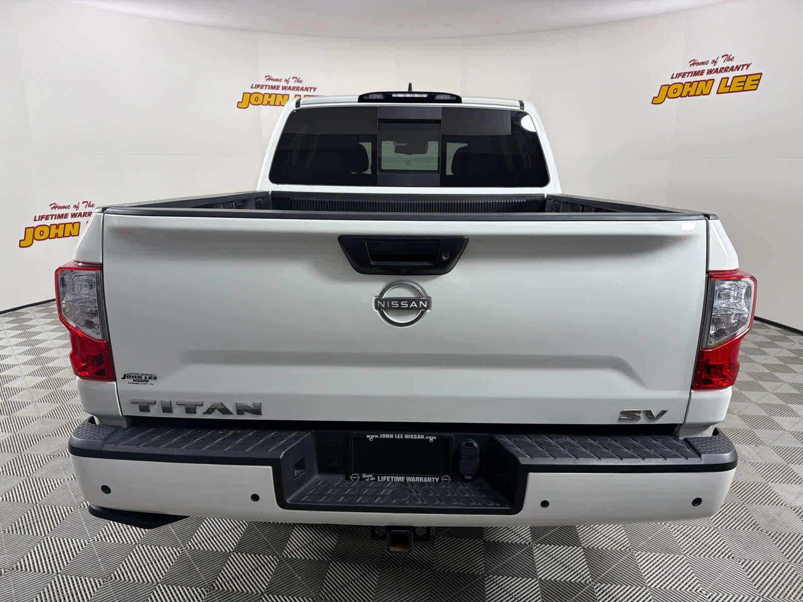 2023 Nissan Titan SV