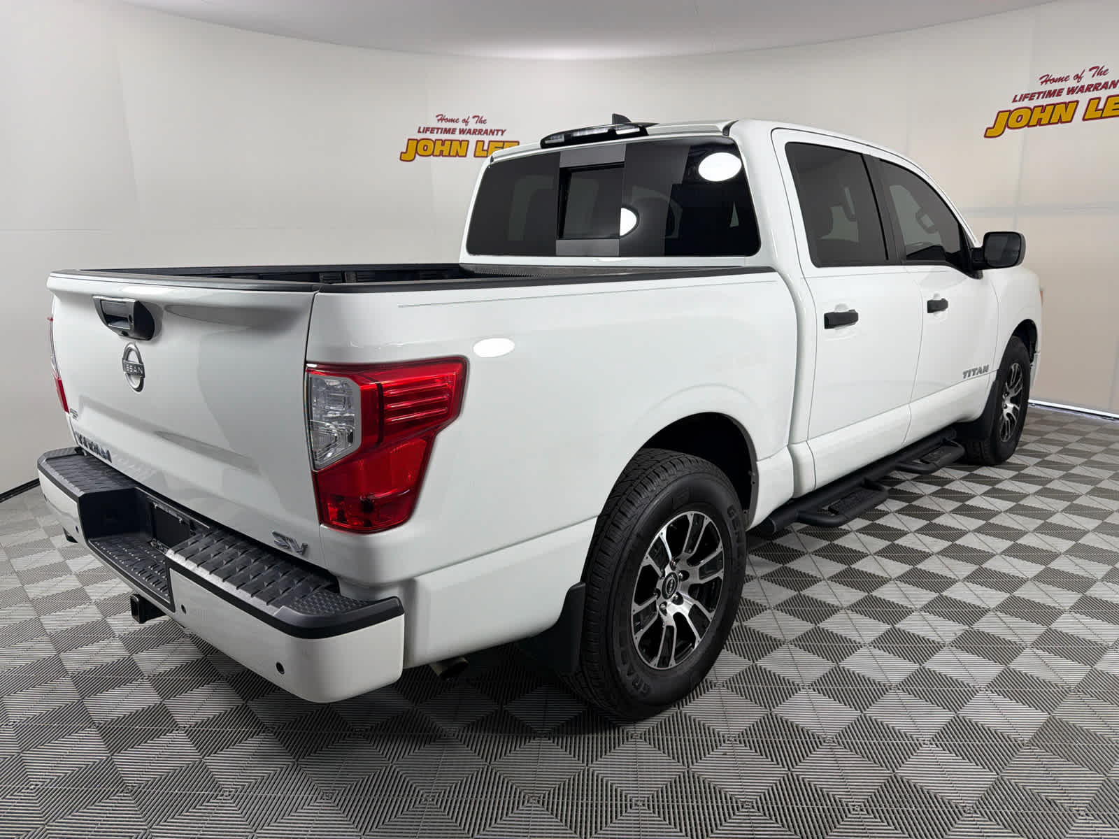 2023 Nissan Titan SV