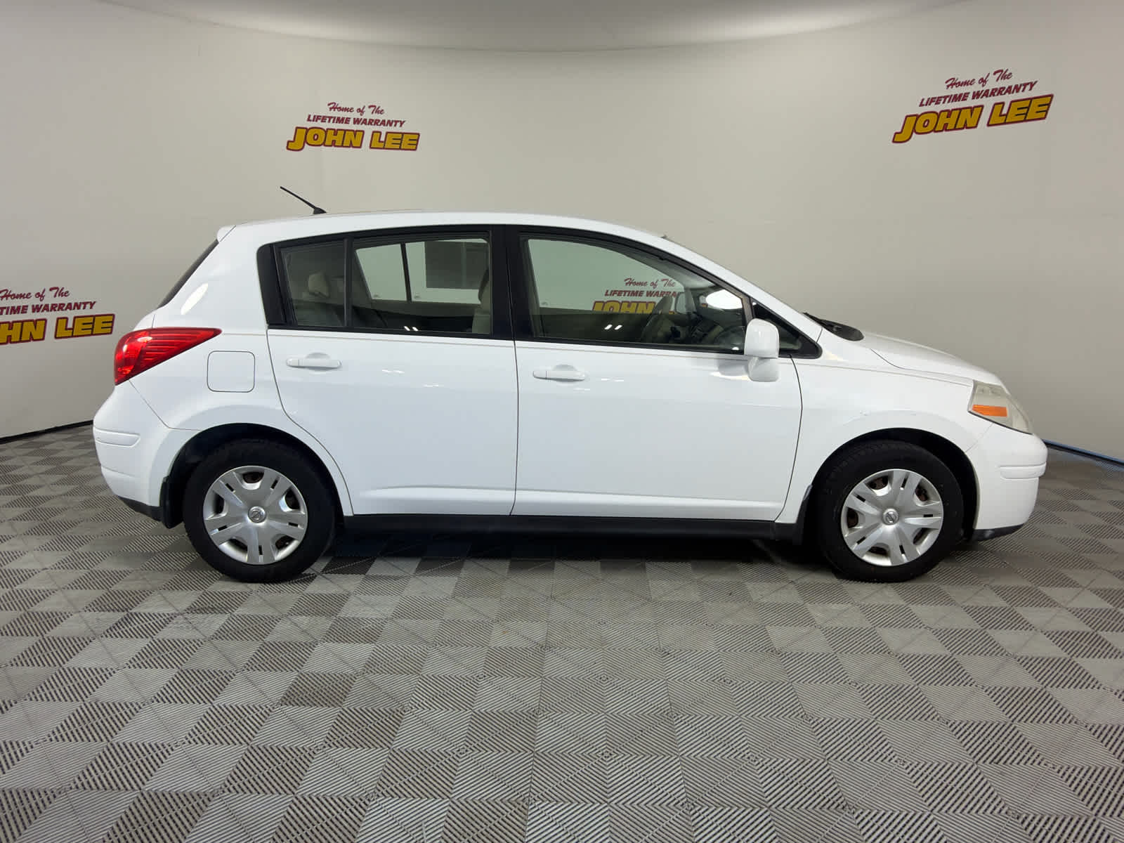 2010 Nissan Versa 1.8 S