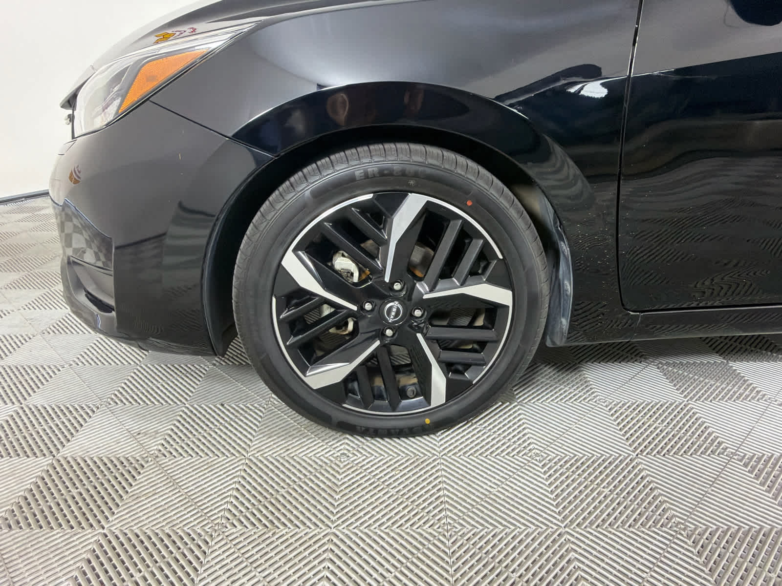 2023 Nissan Versa SR