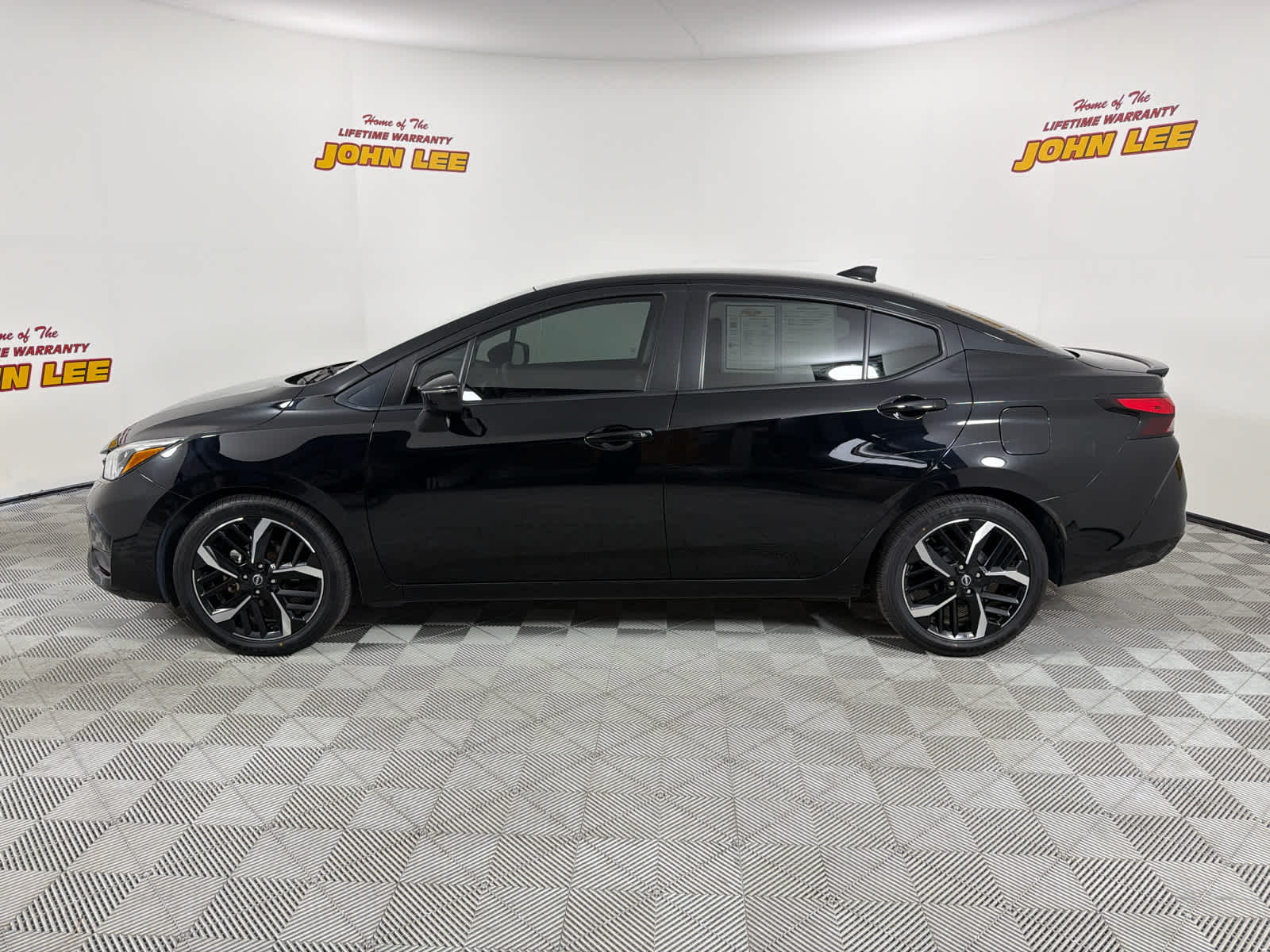 2023 Nissan Versa SR