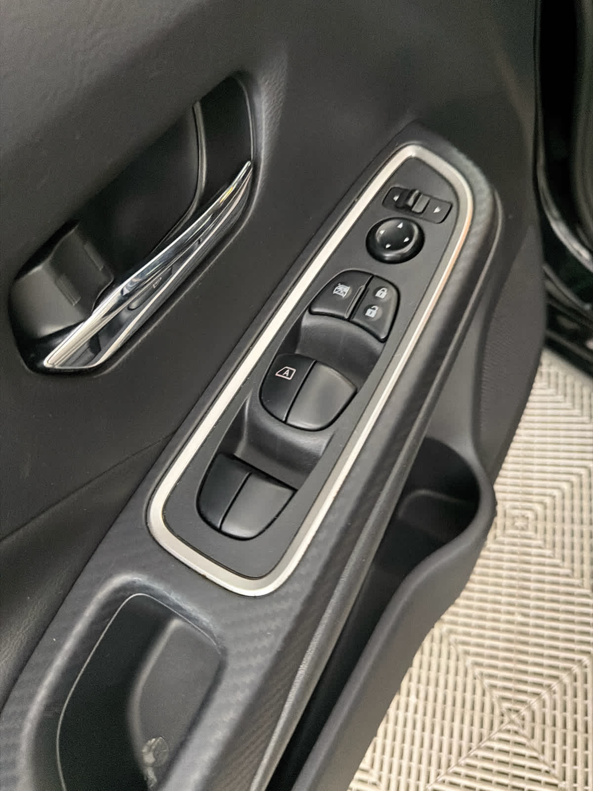 2023 Nissan Versa SR