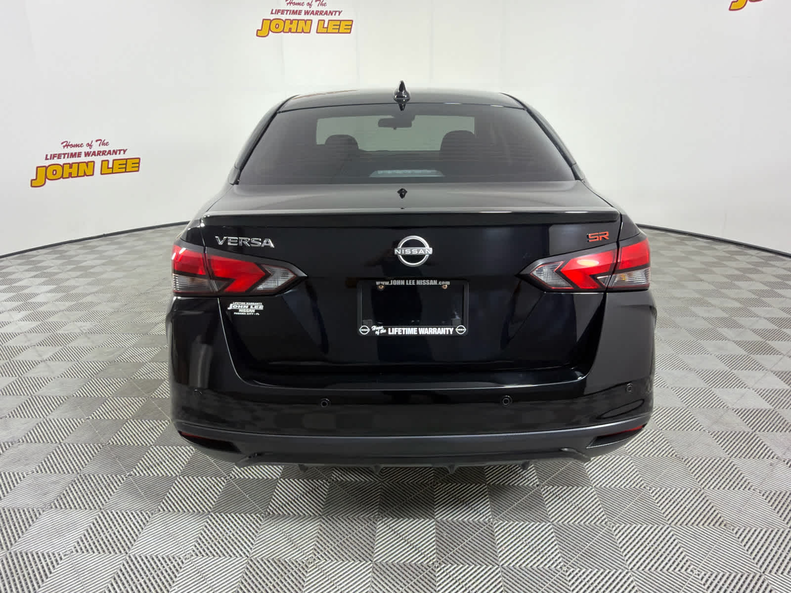 2023 Nissan Versa SR
