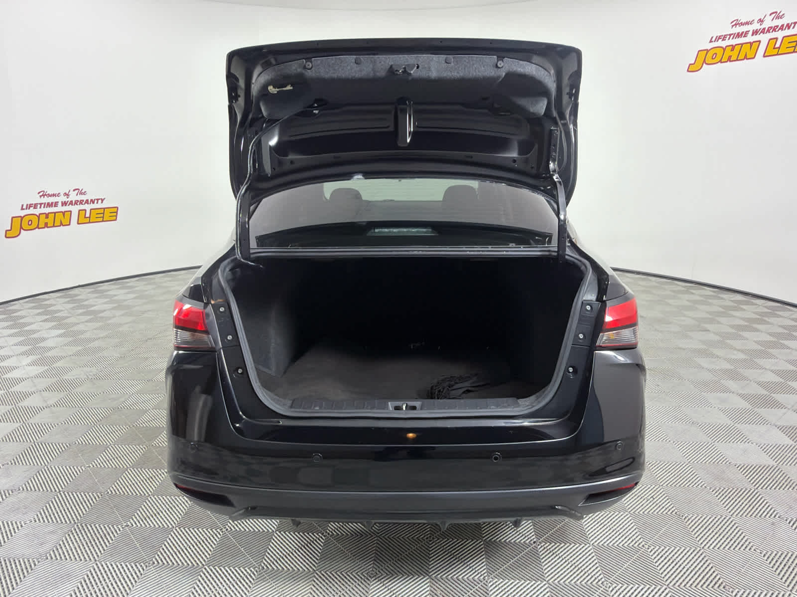 2023 Nissan Versa SR