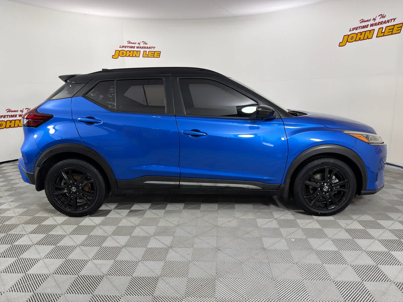 2021 Nissan Kicks SR