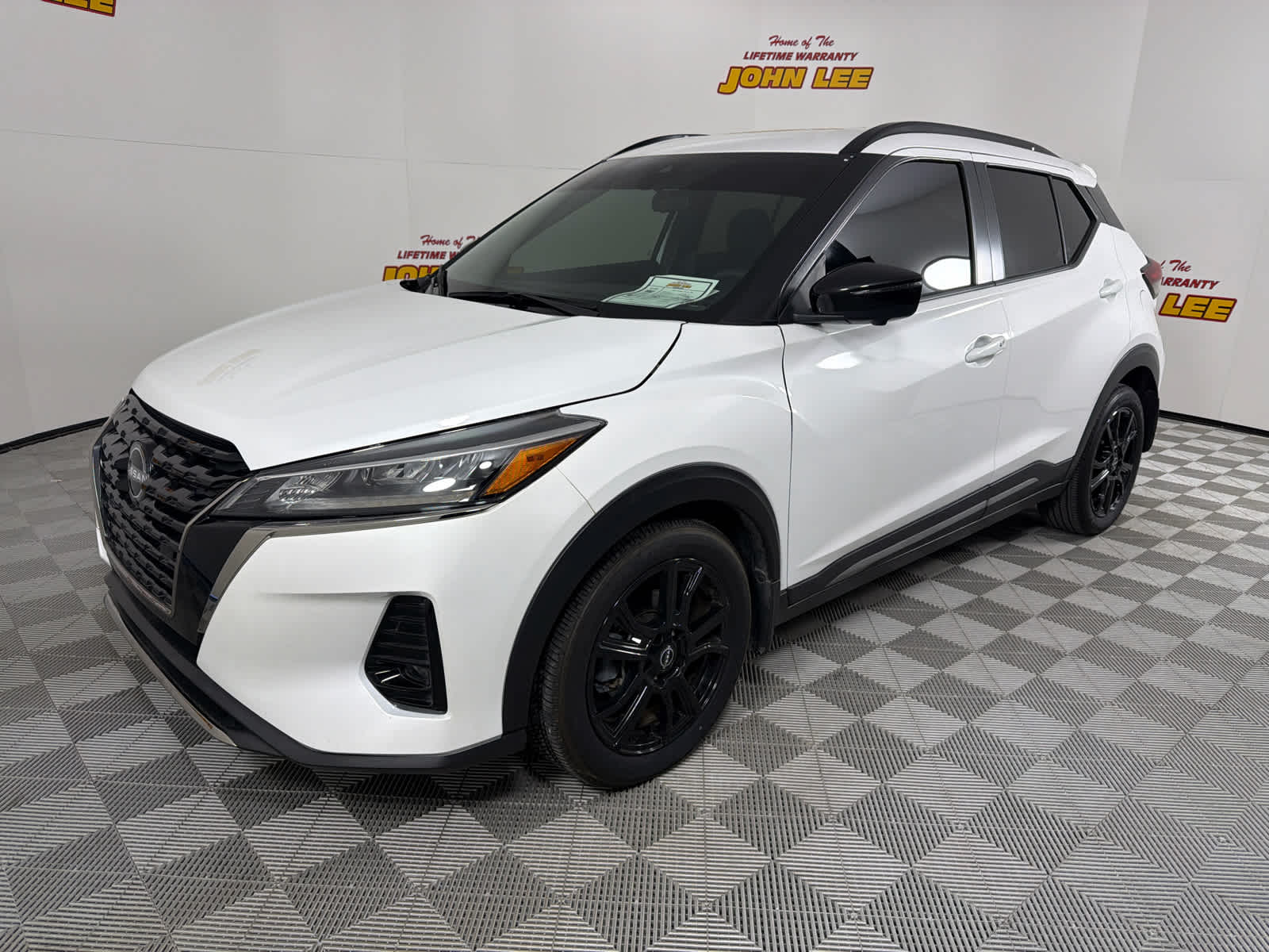 2024 Nissan Kicks SR