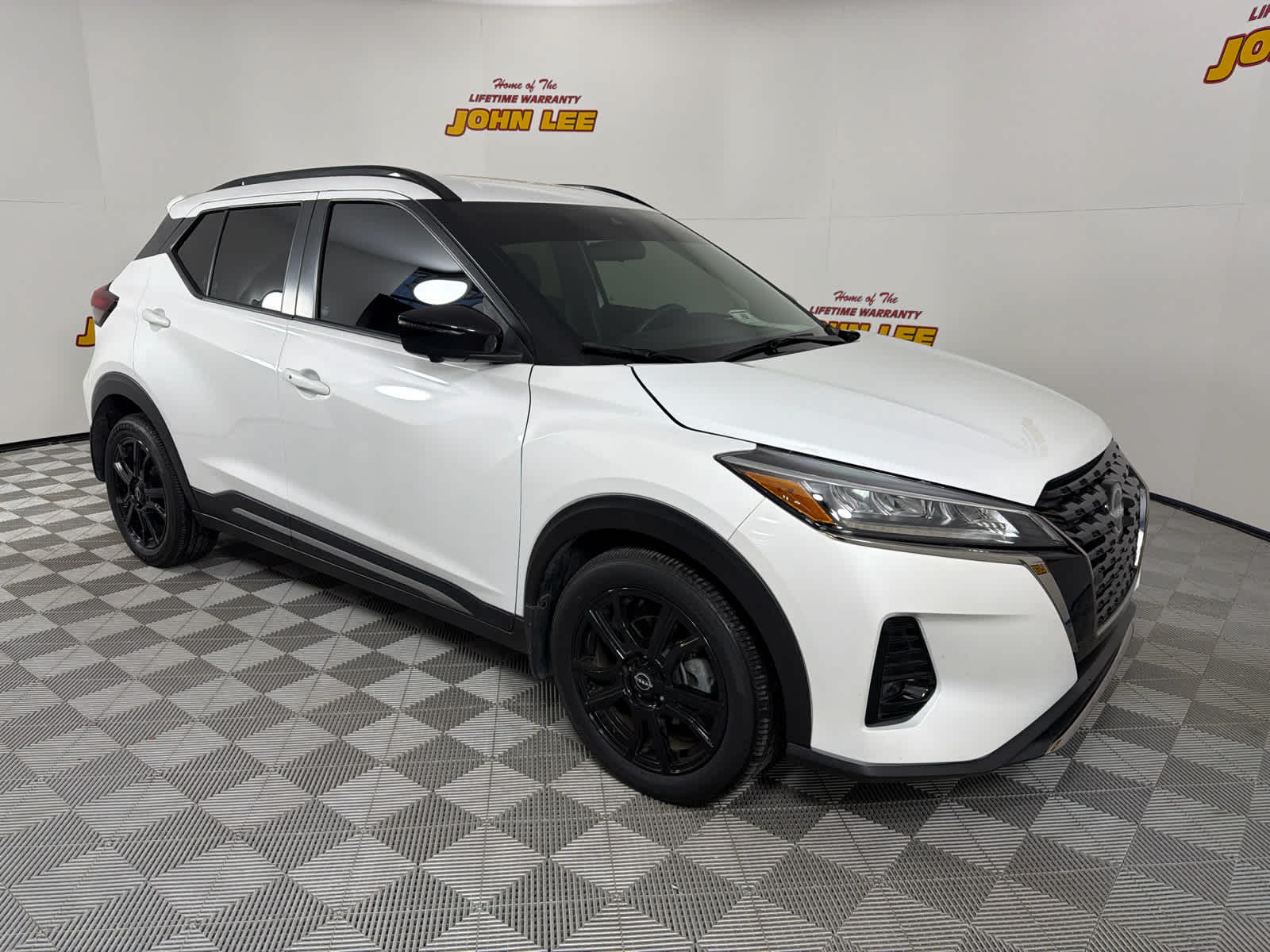 2024 Nissan Kicks SR