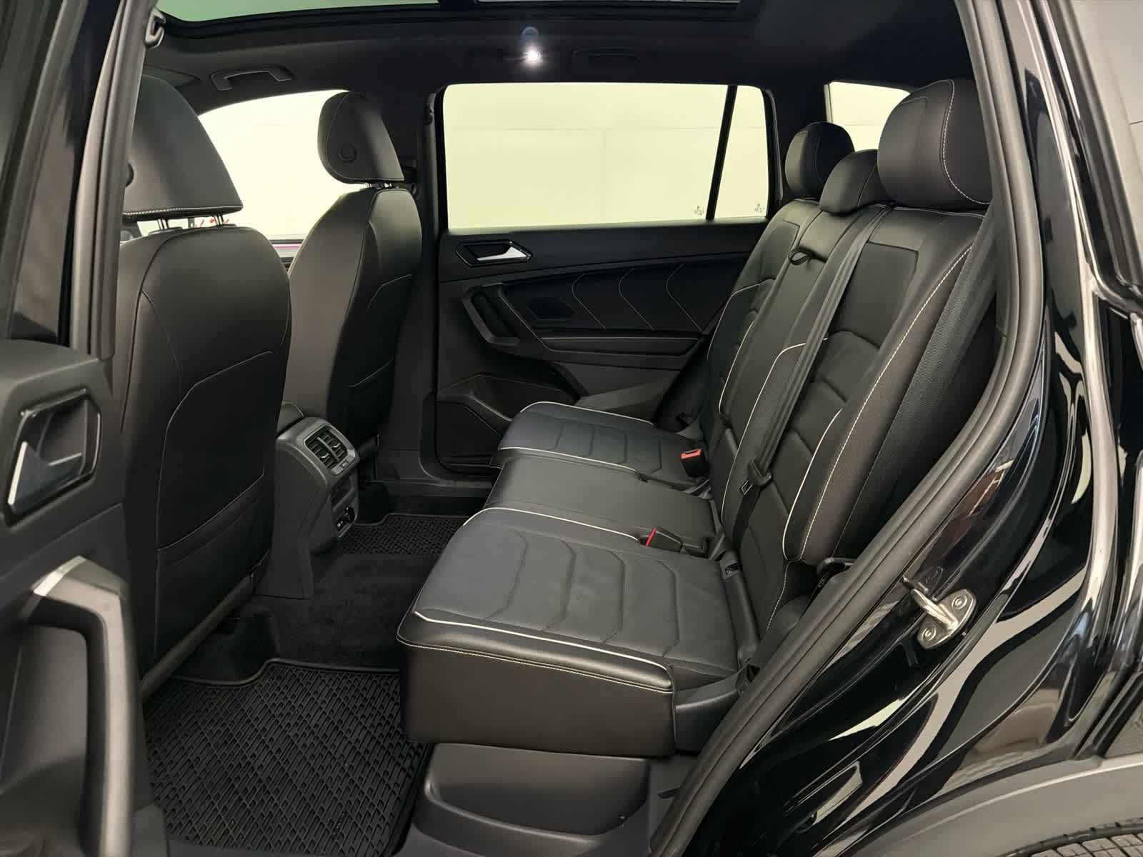 2024 Volkswagen Tiguan SEL R-Line