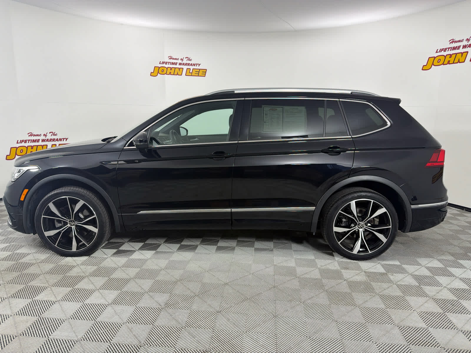 2024 Volkswagen Tiguan SEL R-Line