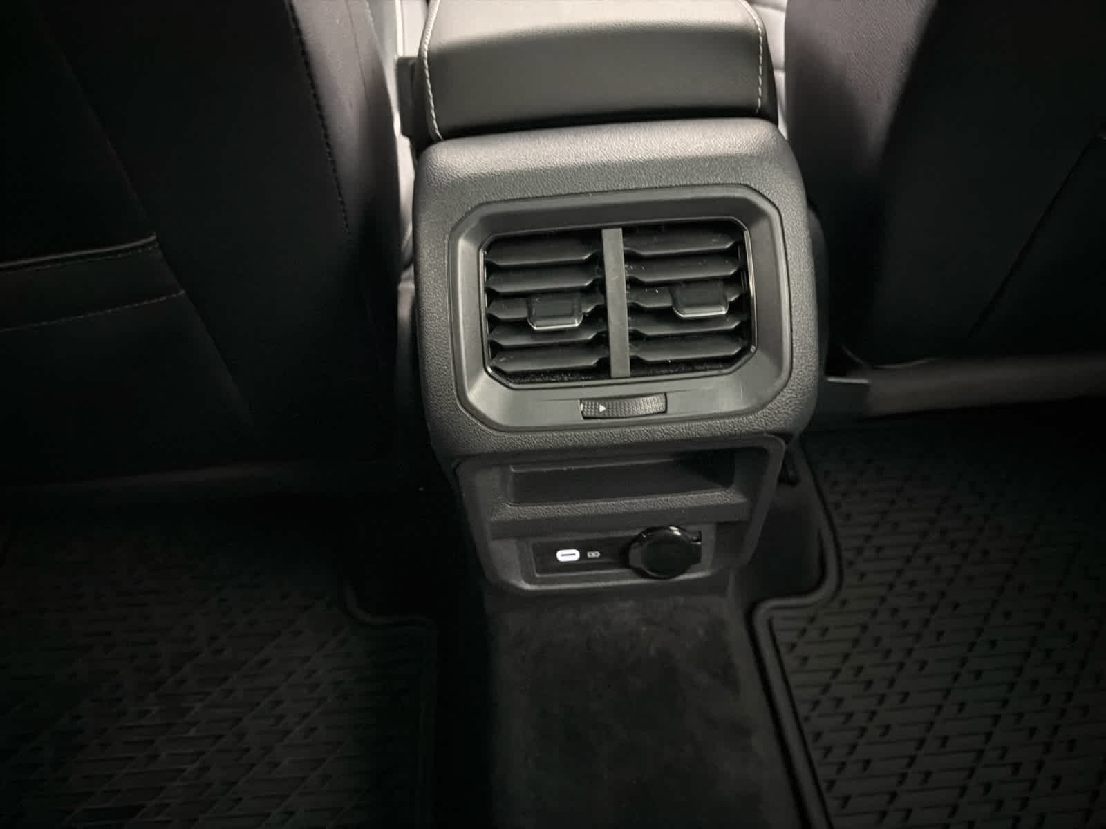 2024 Volkswagen Tiguan SEL R-Line