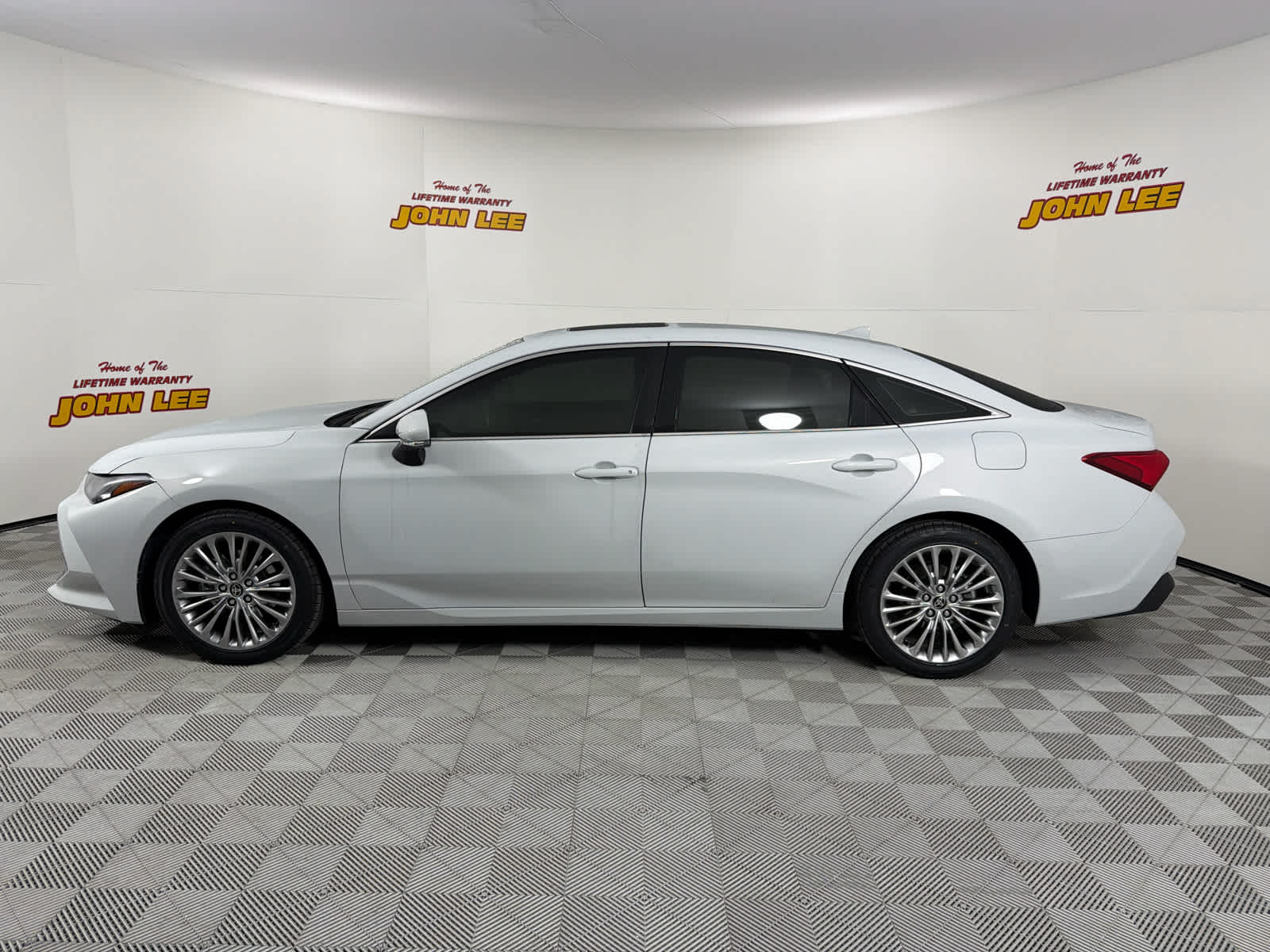 2022 Toyota Avalon Hybrid Limited