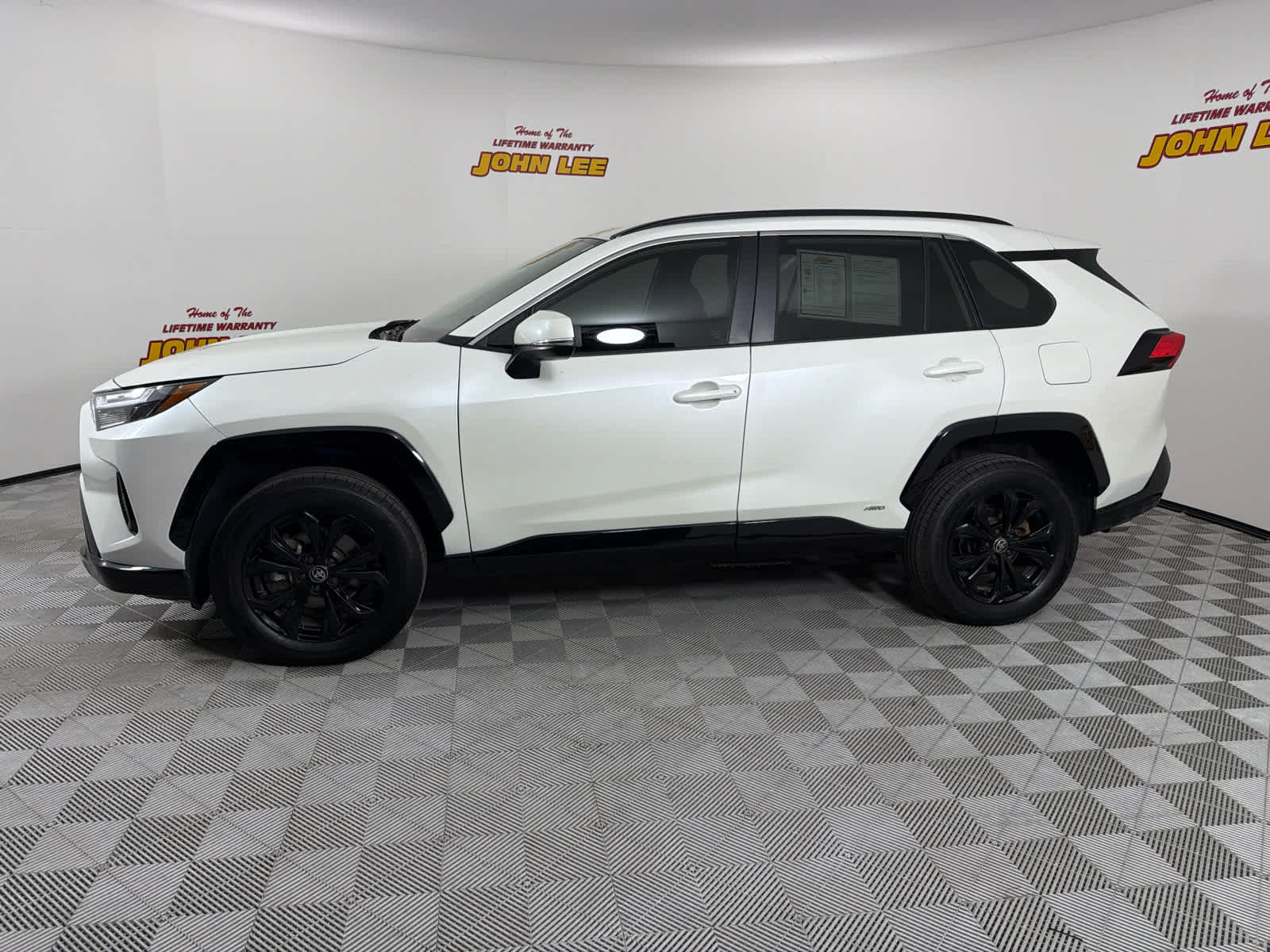2022 Toyota RAV4 Hybrid SE