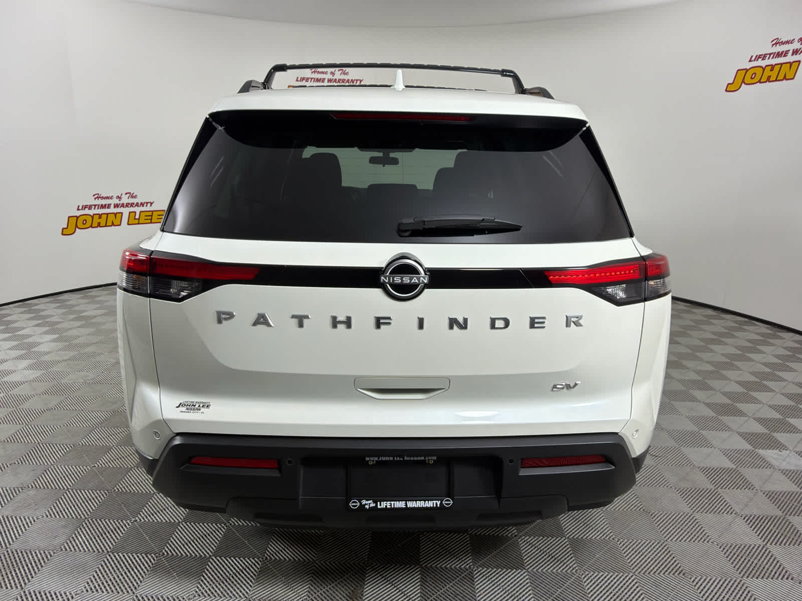 2024 Nissan Pathfinder SV