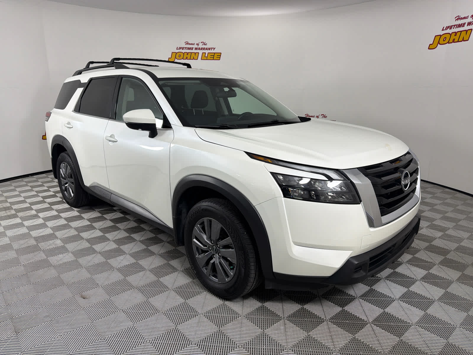 2024 Nissan Pathfinder SV