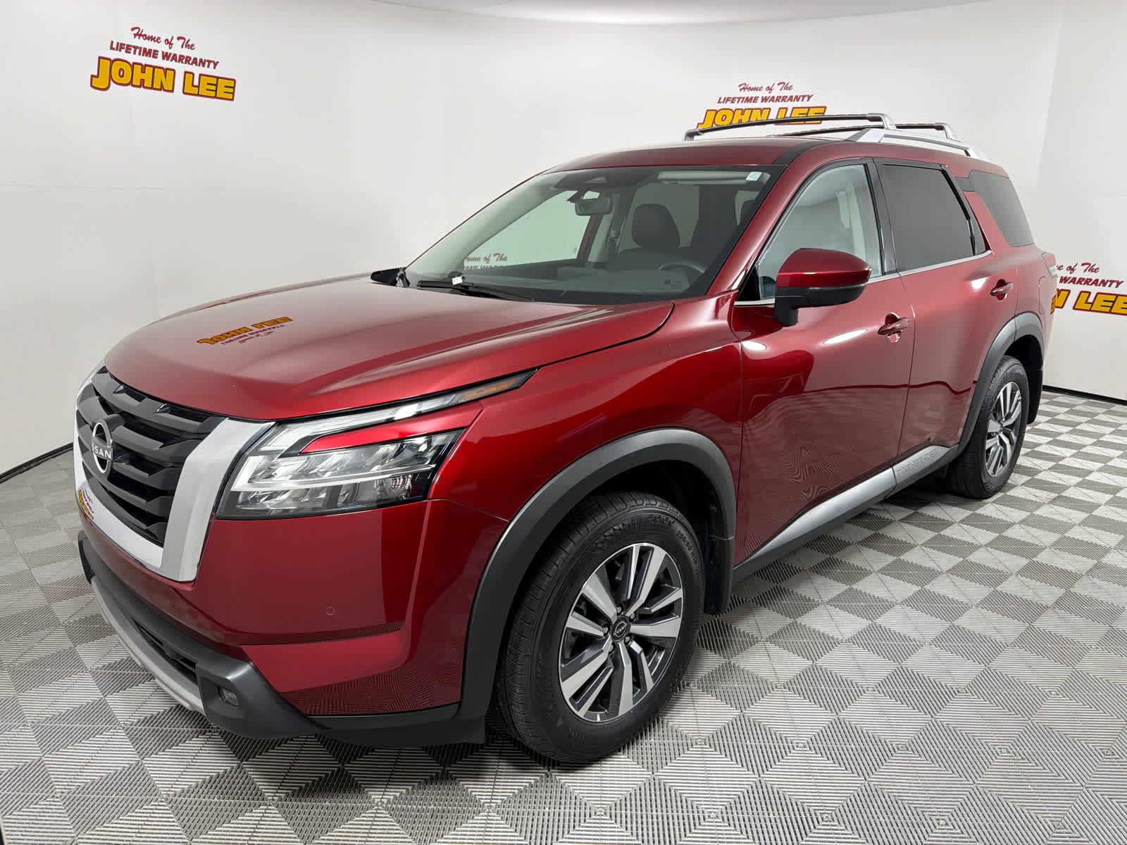 2024 Nissan Pathfinder SL
