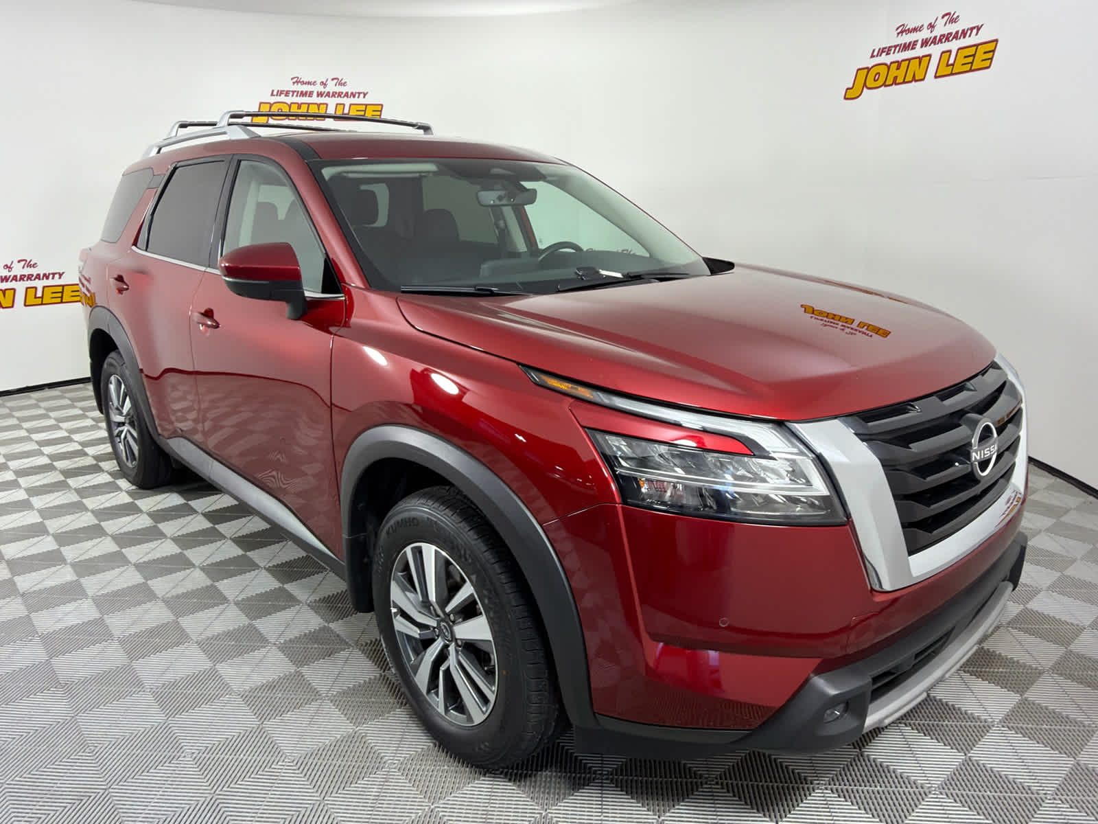 2024 Nissan Pathfinder SL