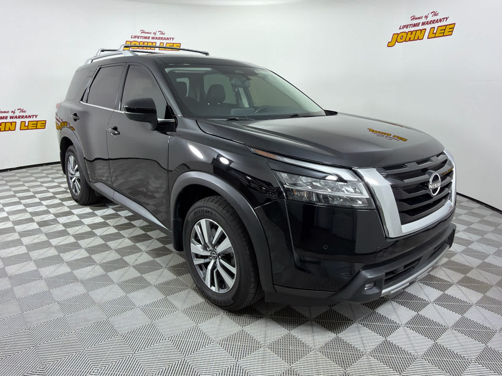 2022 Nissan Pathfinder SL