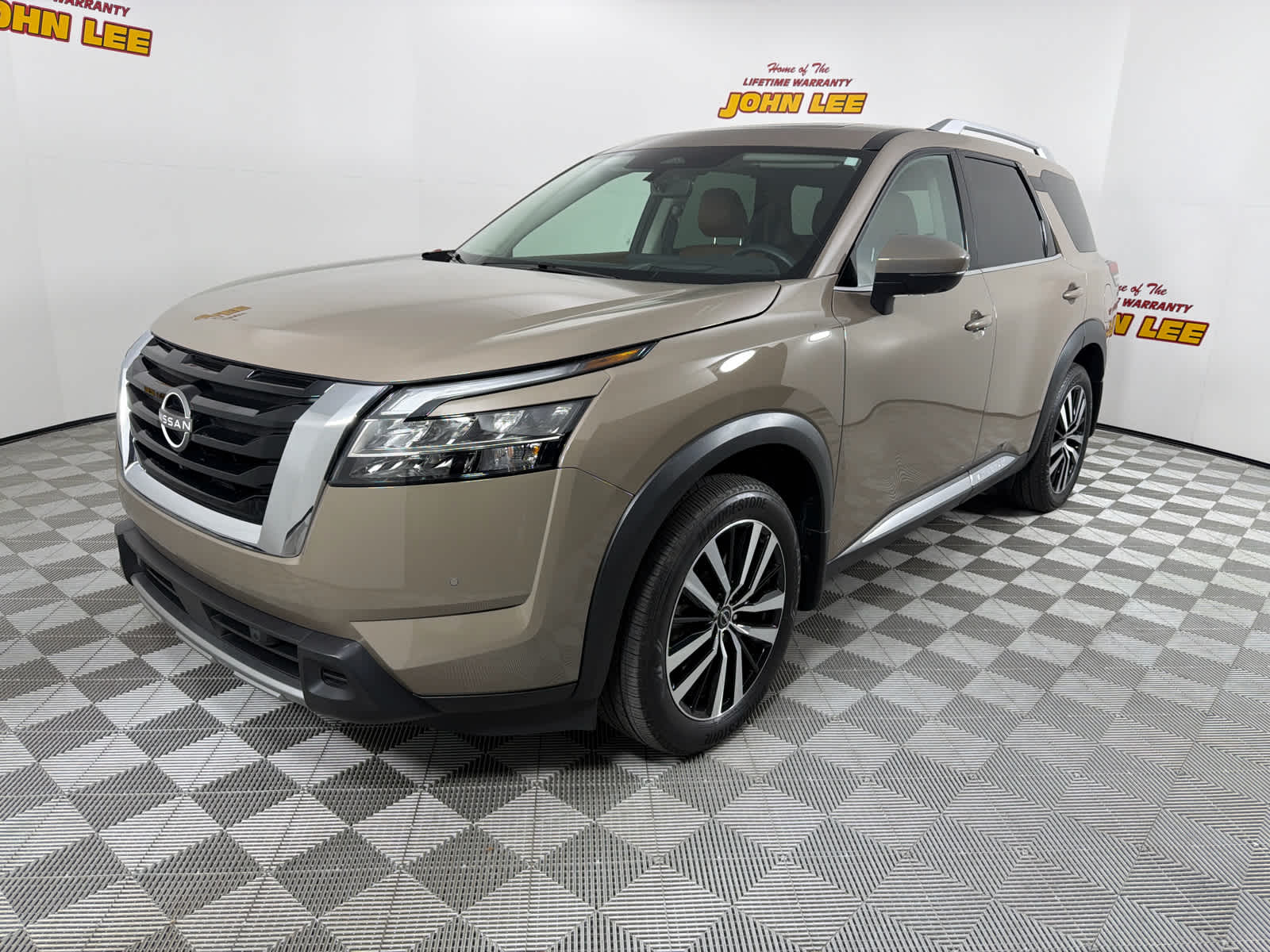 2024 Nissan Pathfinder Platinum
