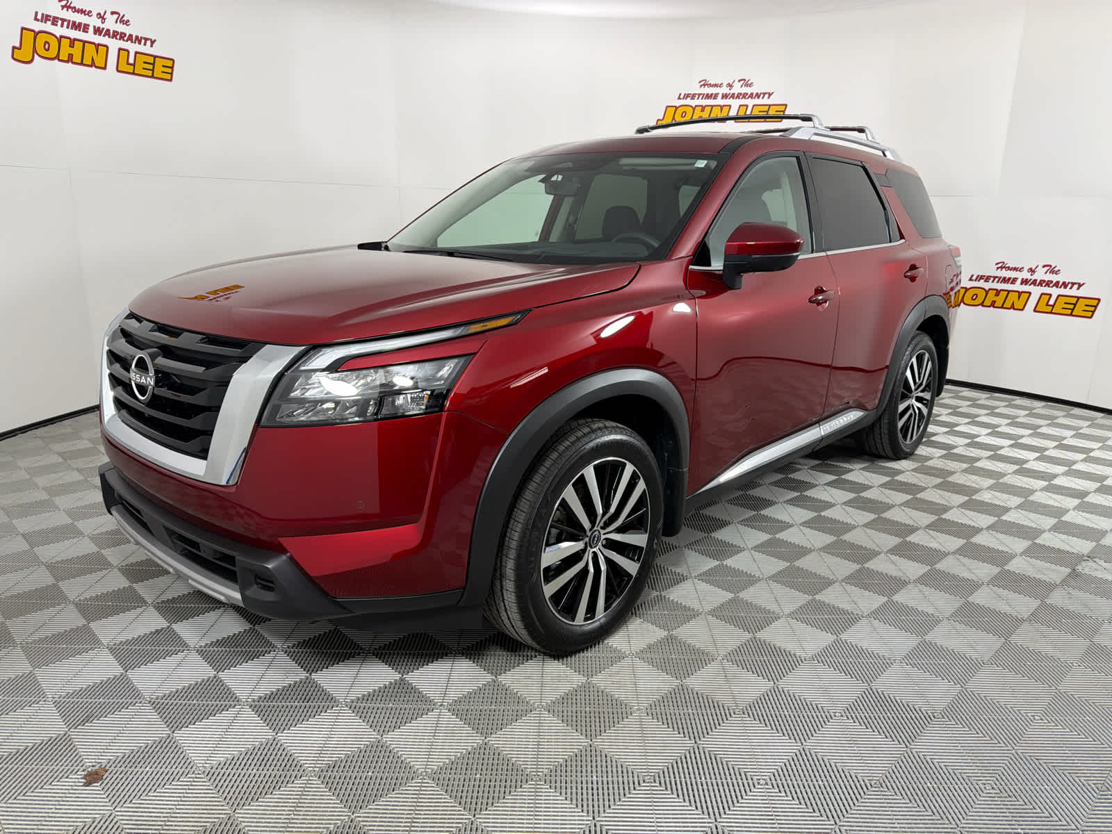 2025 Nissan Pathfinder Platinum
