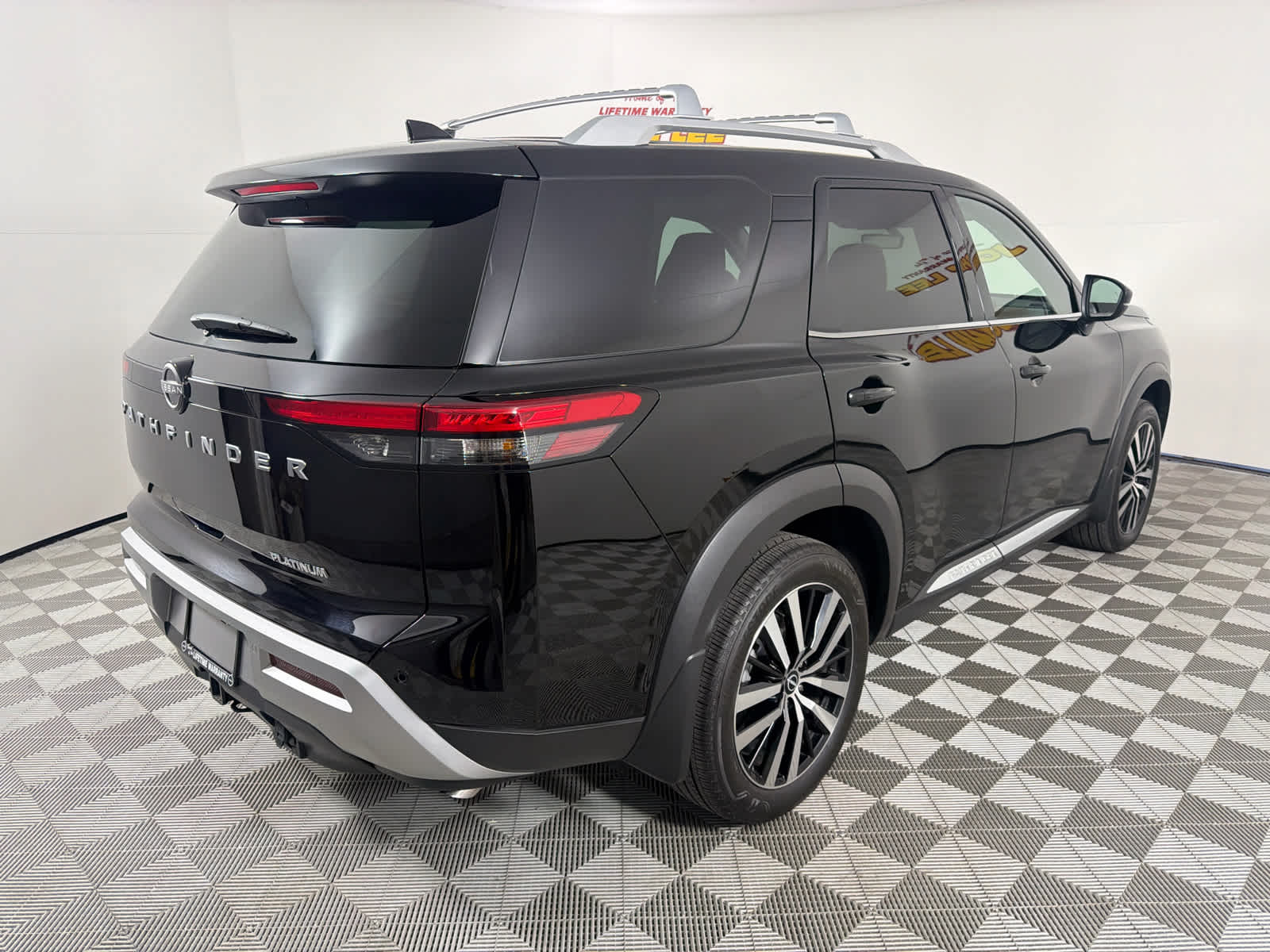 2025 Nissan Pathfinder Platinum