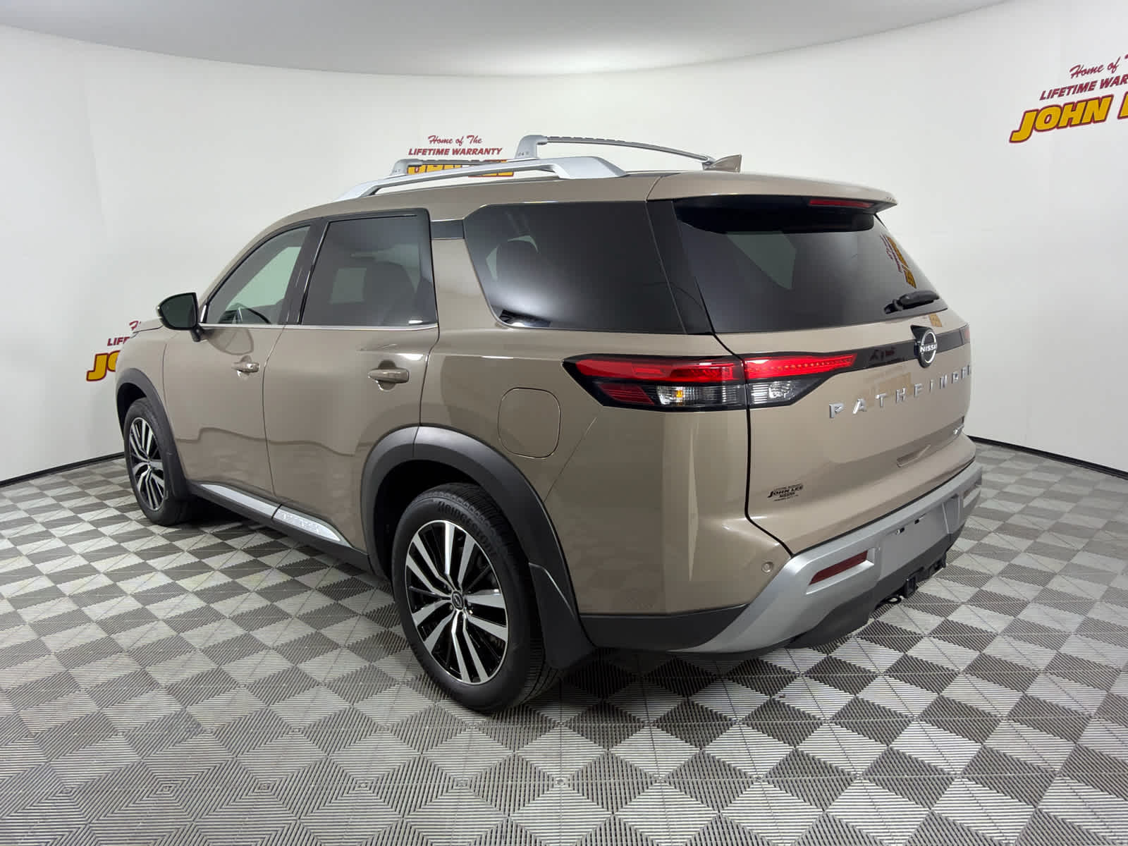 2024 Nissan Pathfinder Platinum