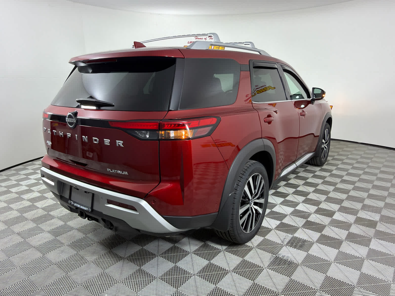 2024 Nissan Pathfinder Platinum