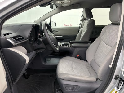 2021 Toyota Sienna LE