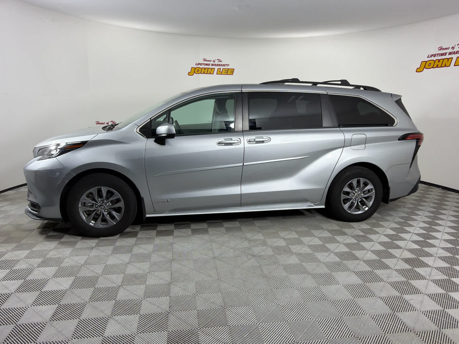 2021 Toyota Sienna LE